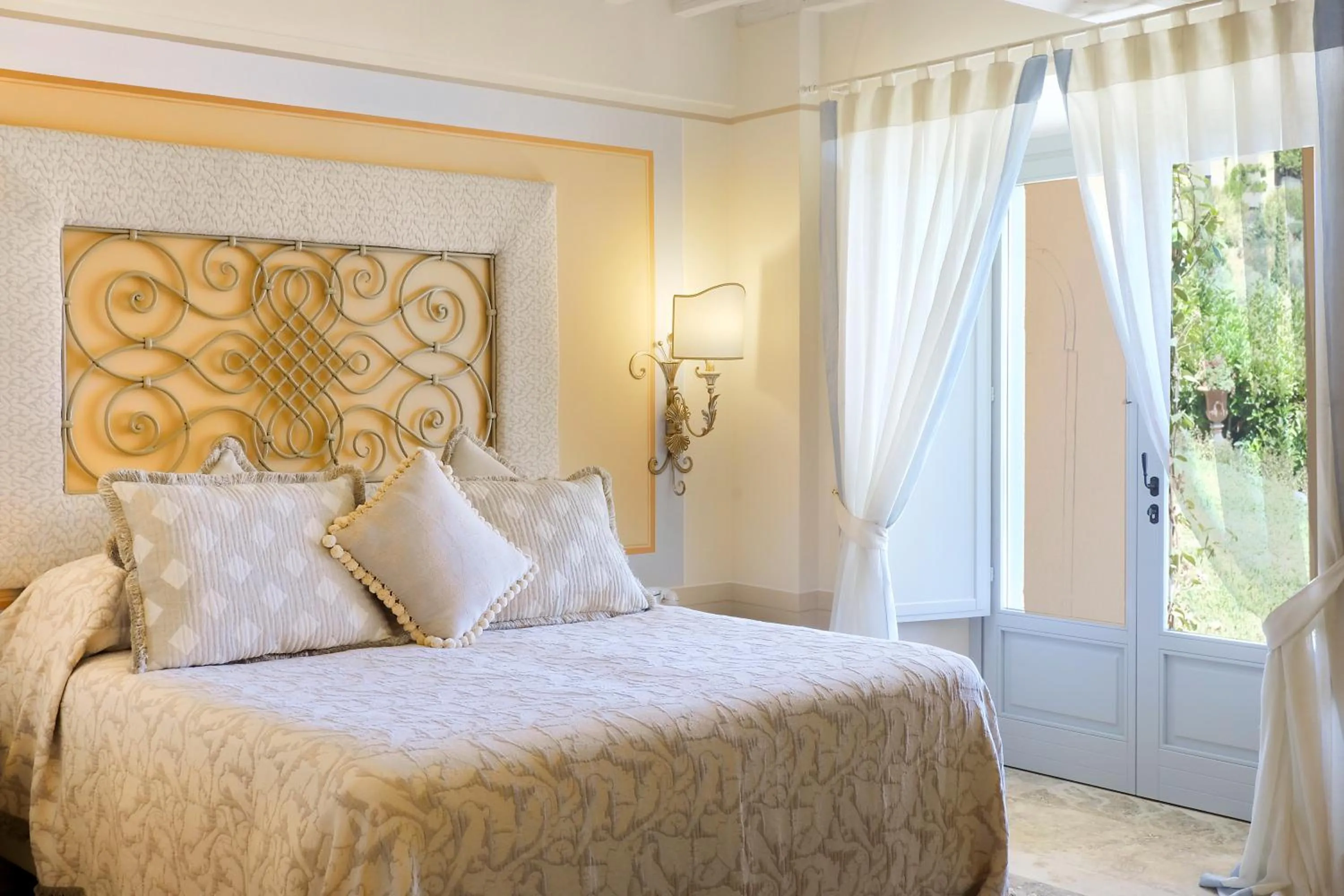 Deluxe Double Room in Il Falconiere Relais & Spa