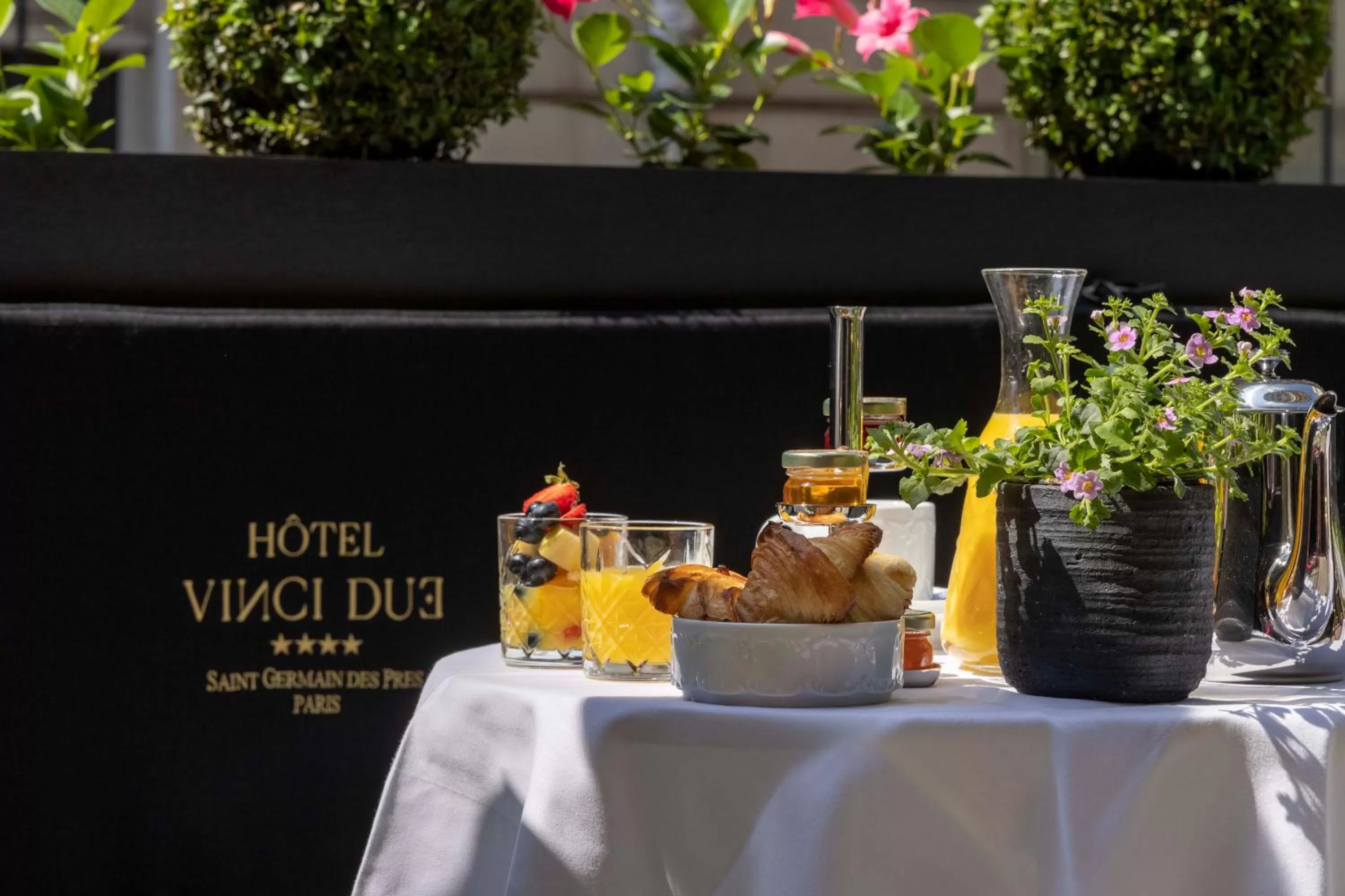 Patio in Hôtel Vinci Due & Spa