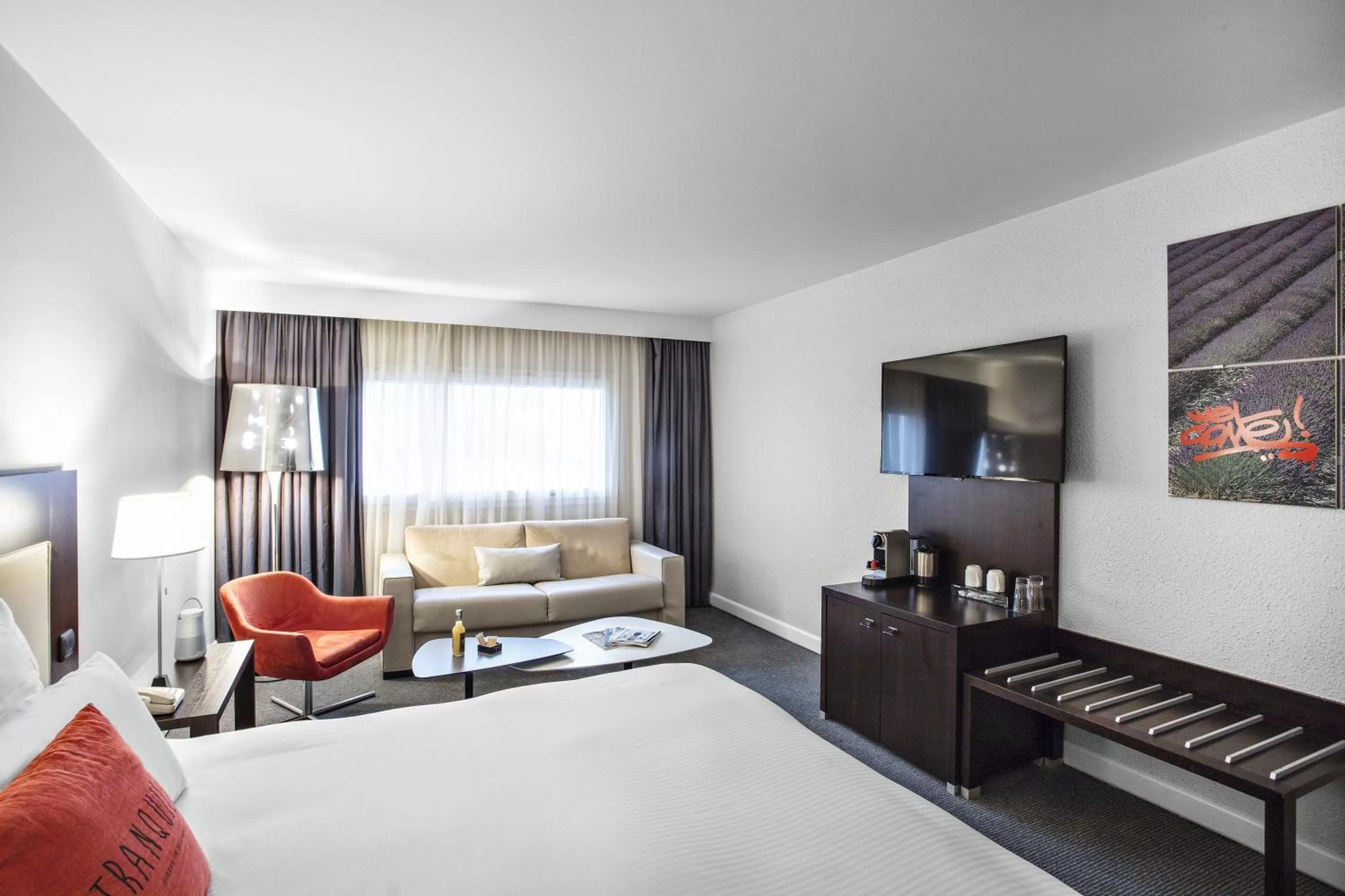 Bedroom, Bed in Hilton Garden Inn Marseille Provence Airport