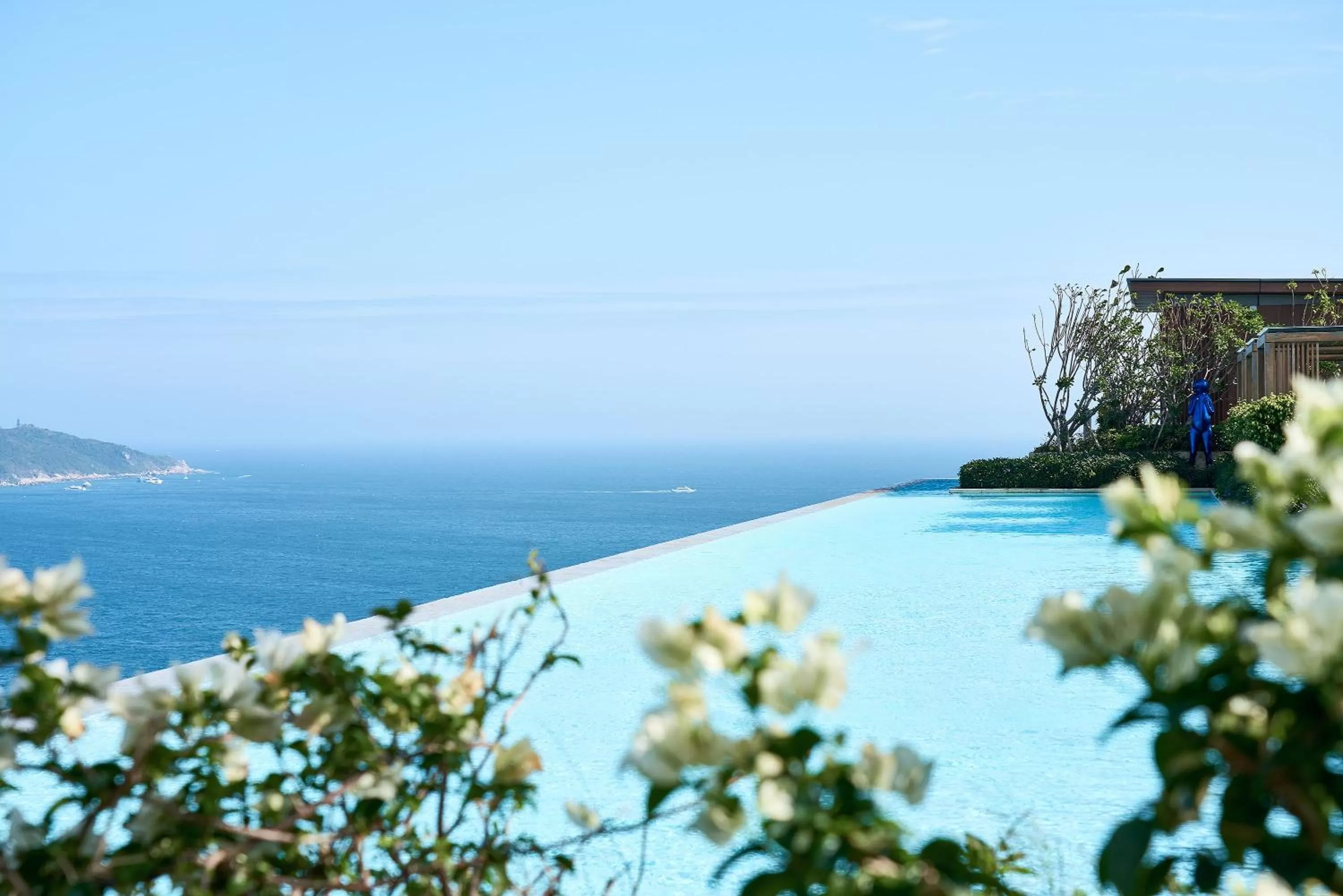 Swimming pool in Rosewood Sanya