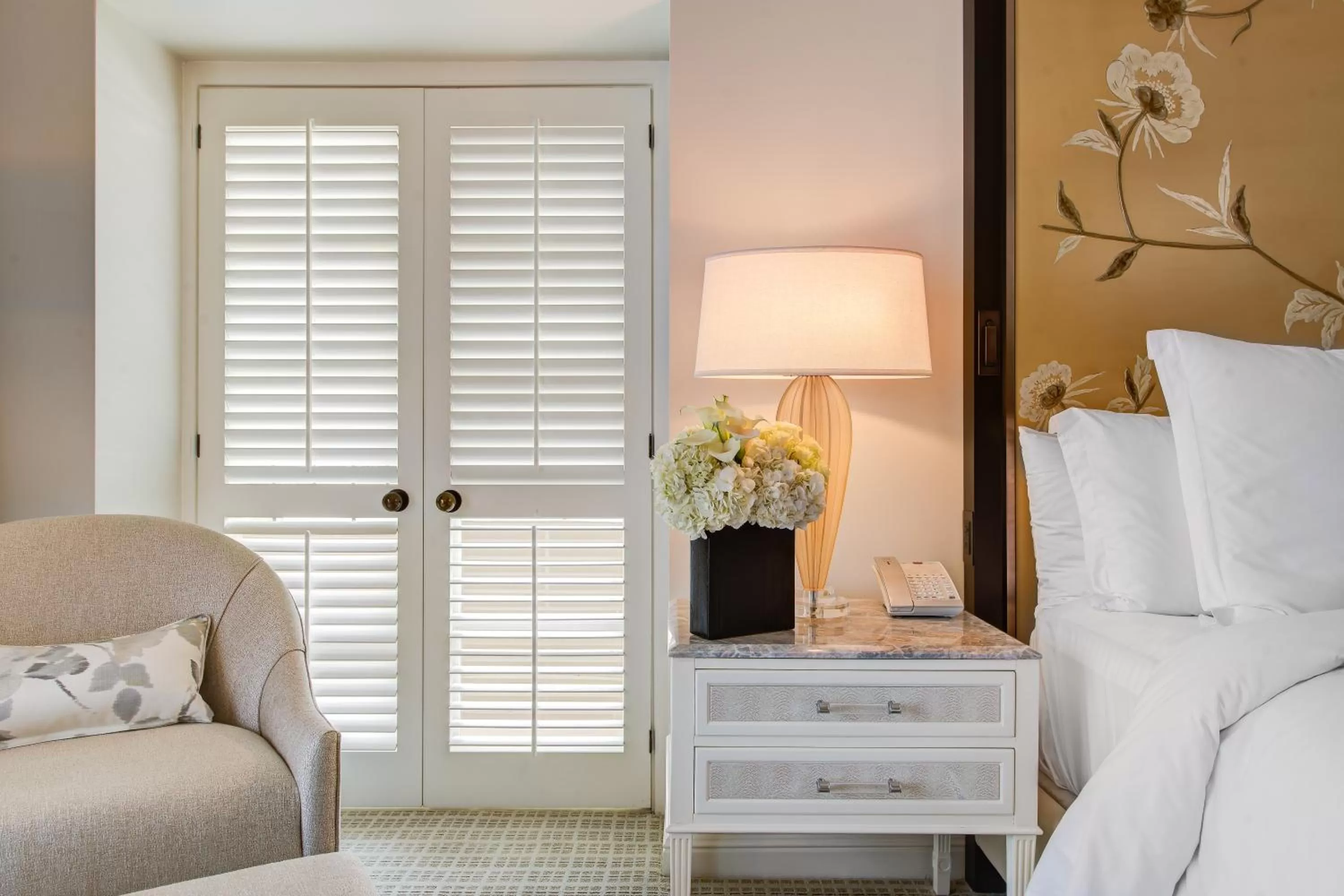  Superior King Room with Roll-in Shower - Disability Access in Four Seasons Hotel Los Angeles at Beverly Hills