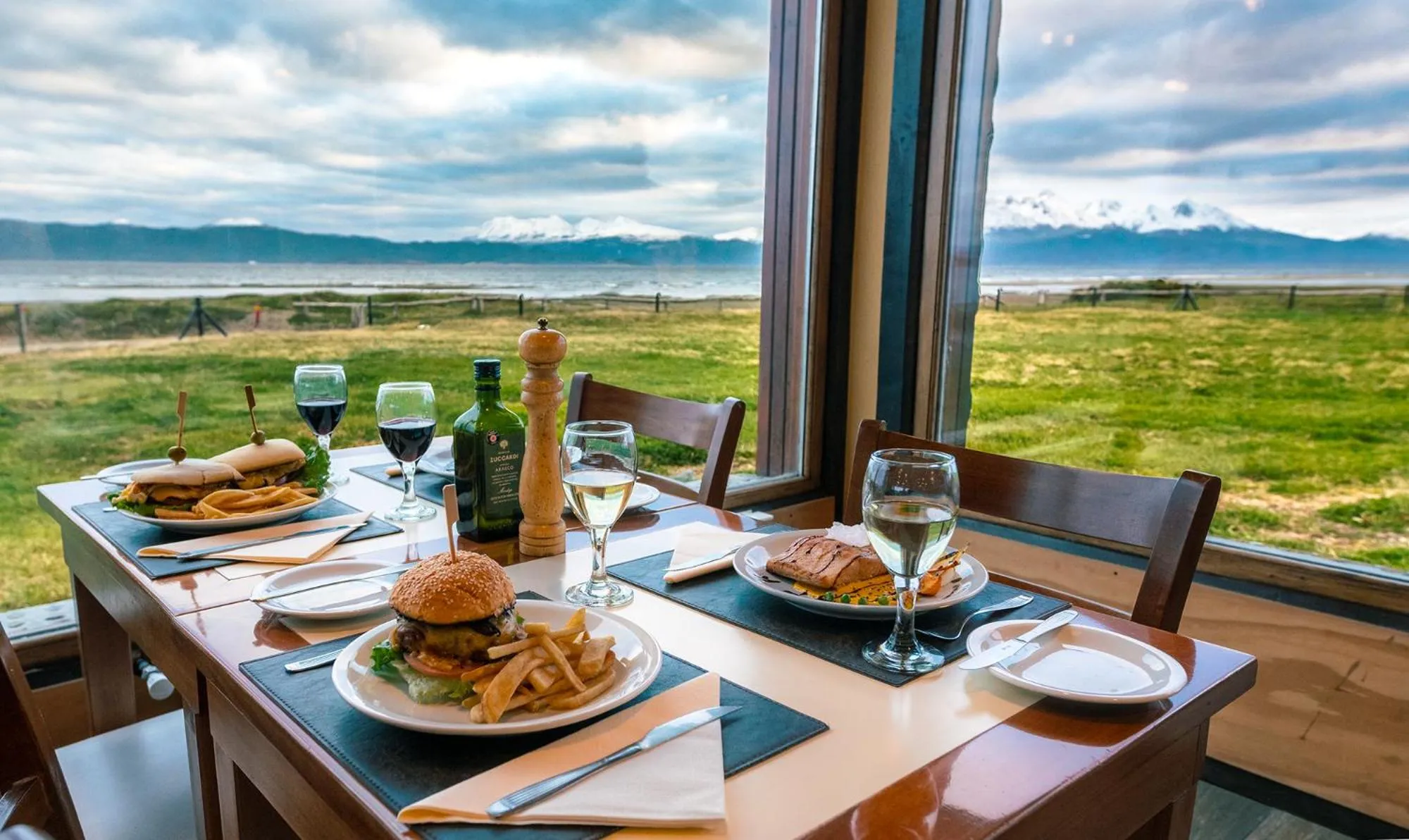Restaurant/places to eat in Tolkeyen Ushuaia Hotel
