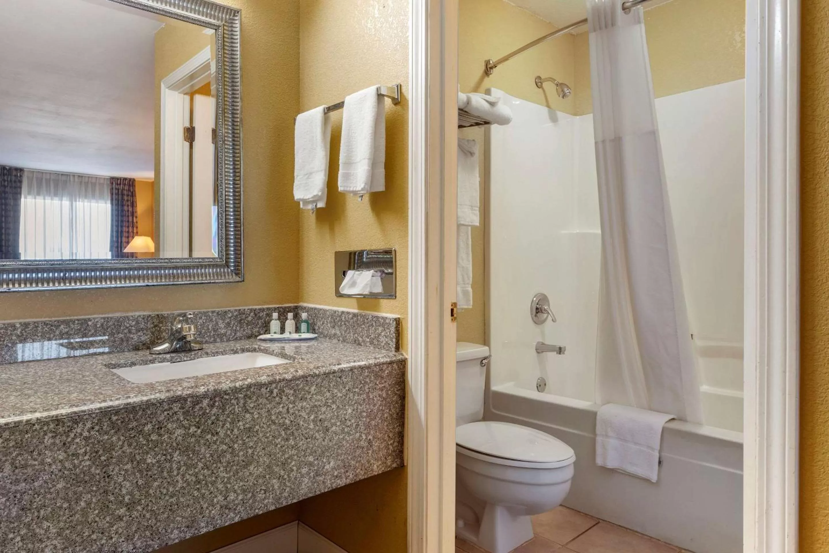 Bathroom in Quality Inn Russellville I-40