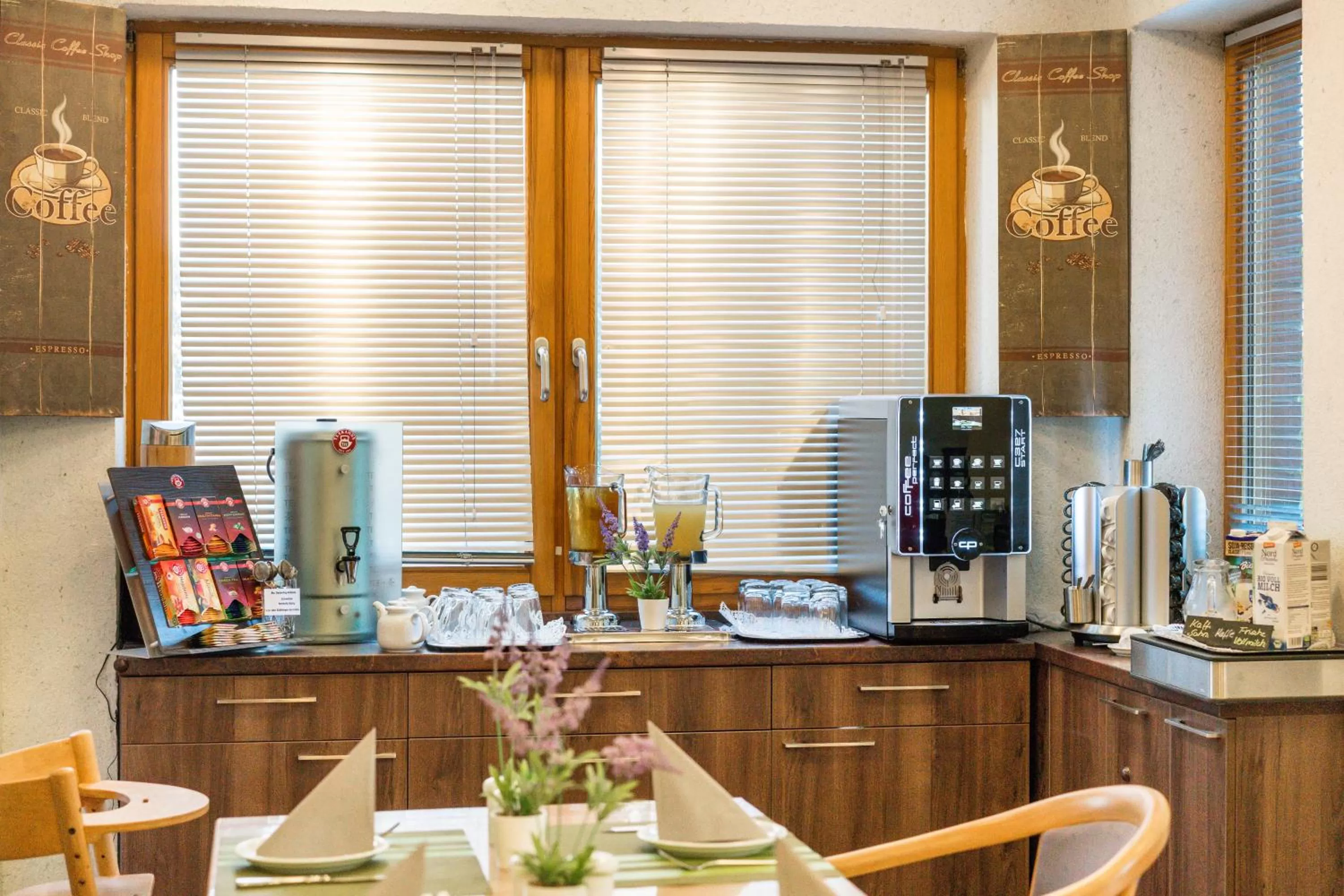 Buffet breakfast in Ökotel Hamburg