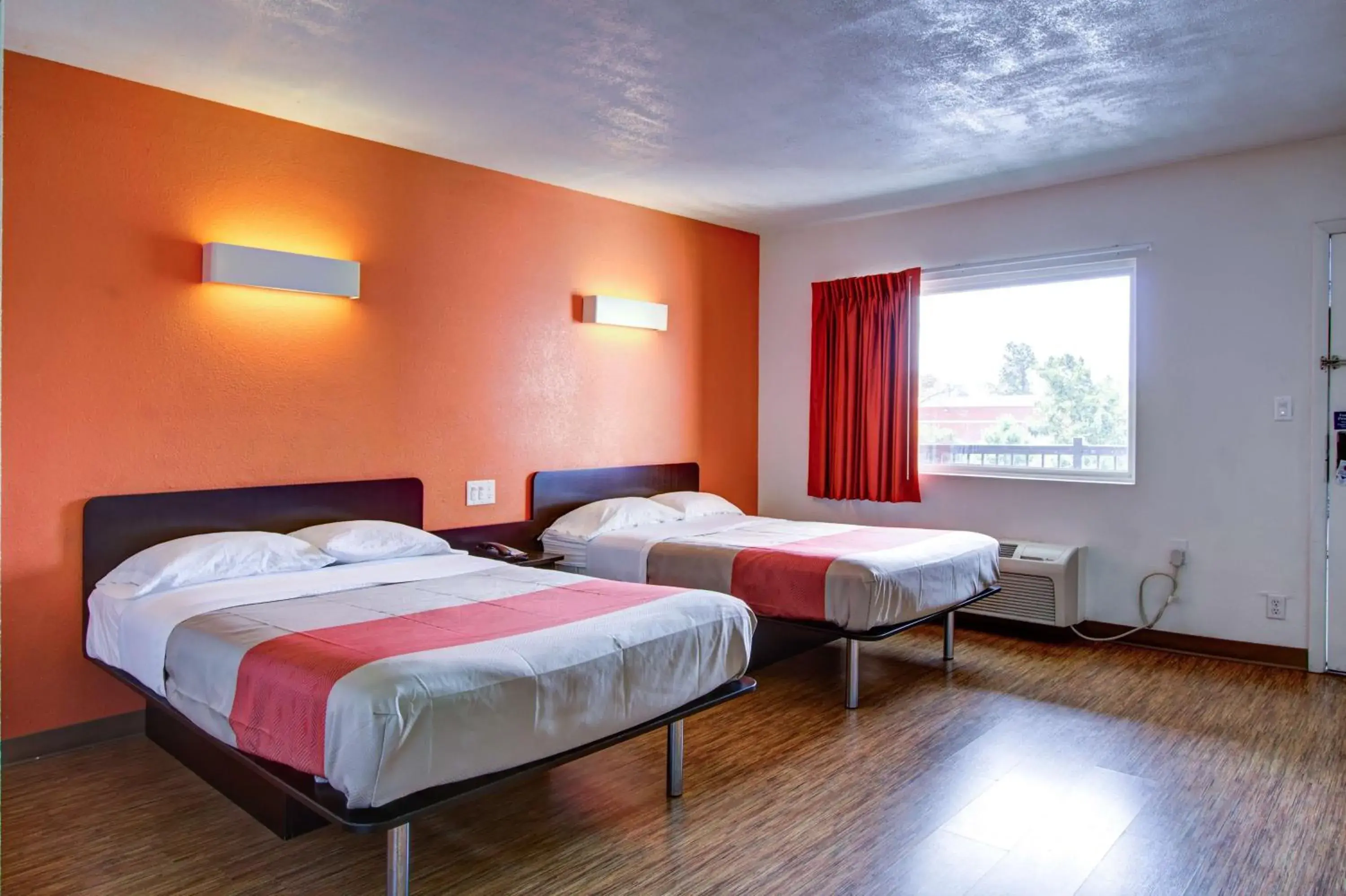 Quadruple Room - single occupancy - Non-Smoking in Motel 6-Richfield, OH Quadruple Room - single occupancy - Non-Smoking in Motel 6-Richfield, OH