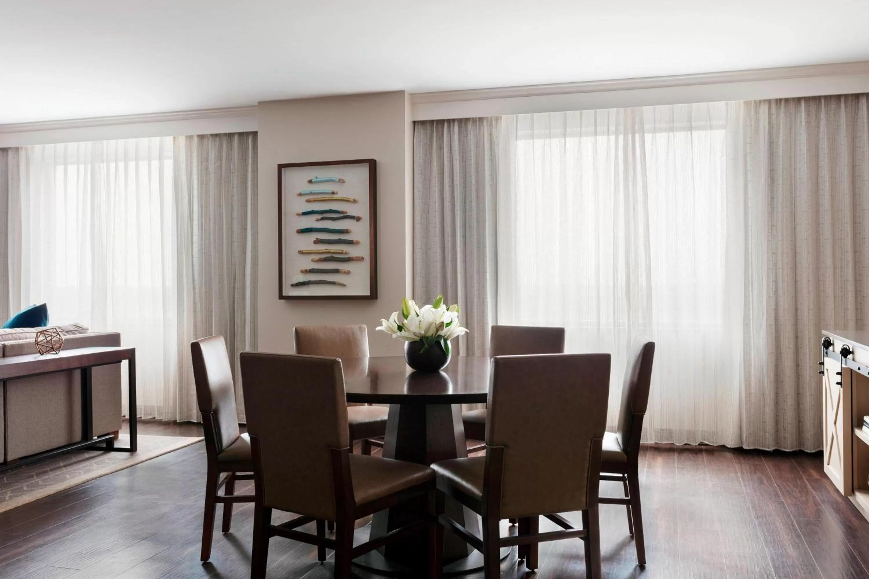 Photo of the whole room in Des Moines Marriott Downtown