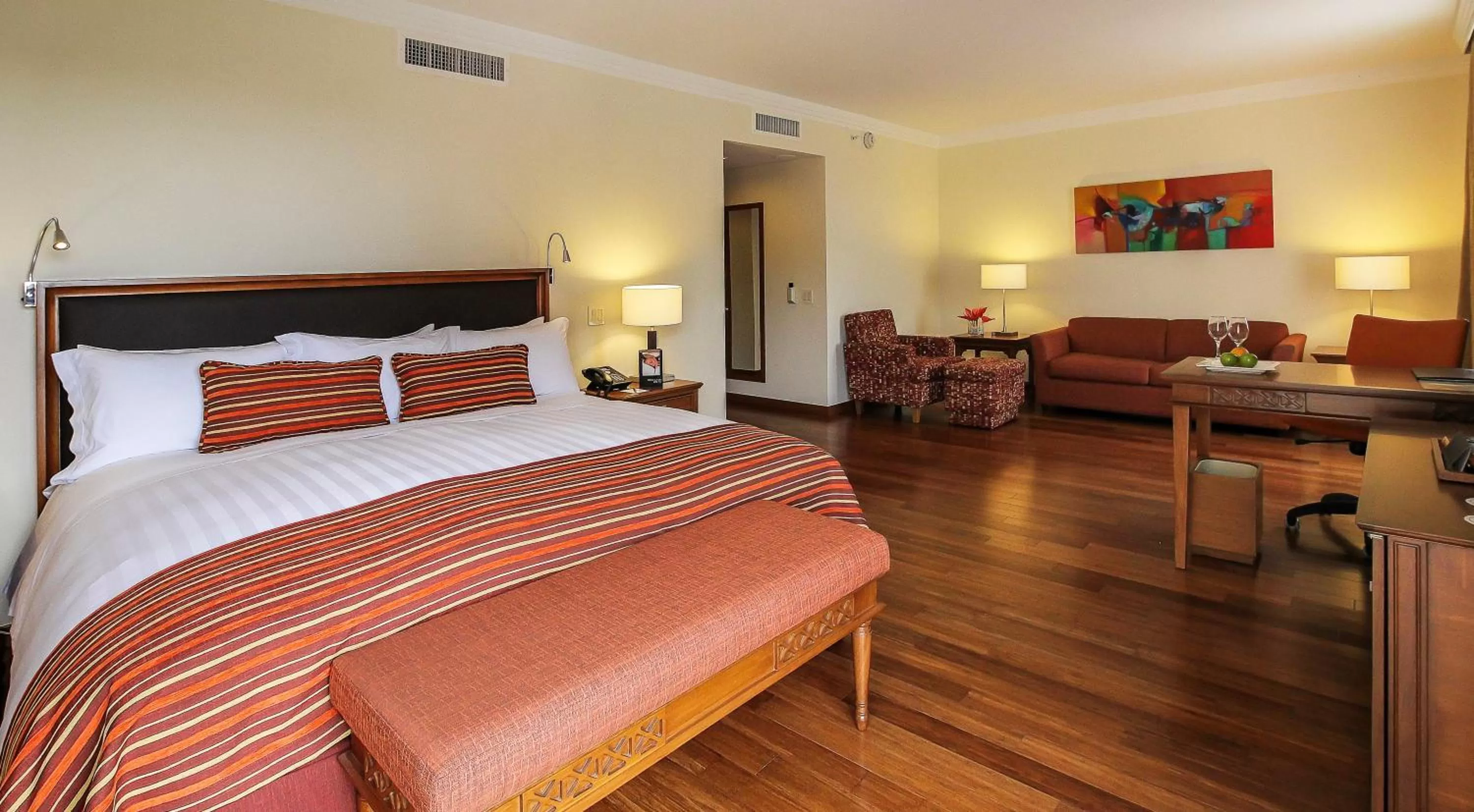 Photo of the whole room, Bed in Hotel Intercontinental Cali by IHG