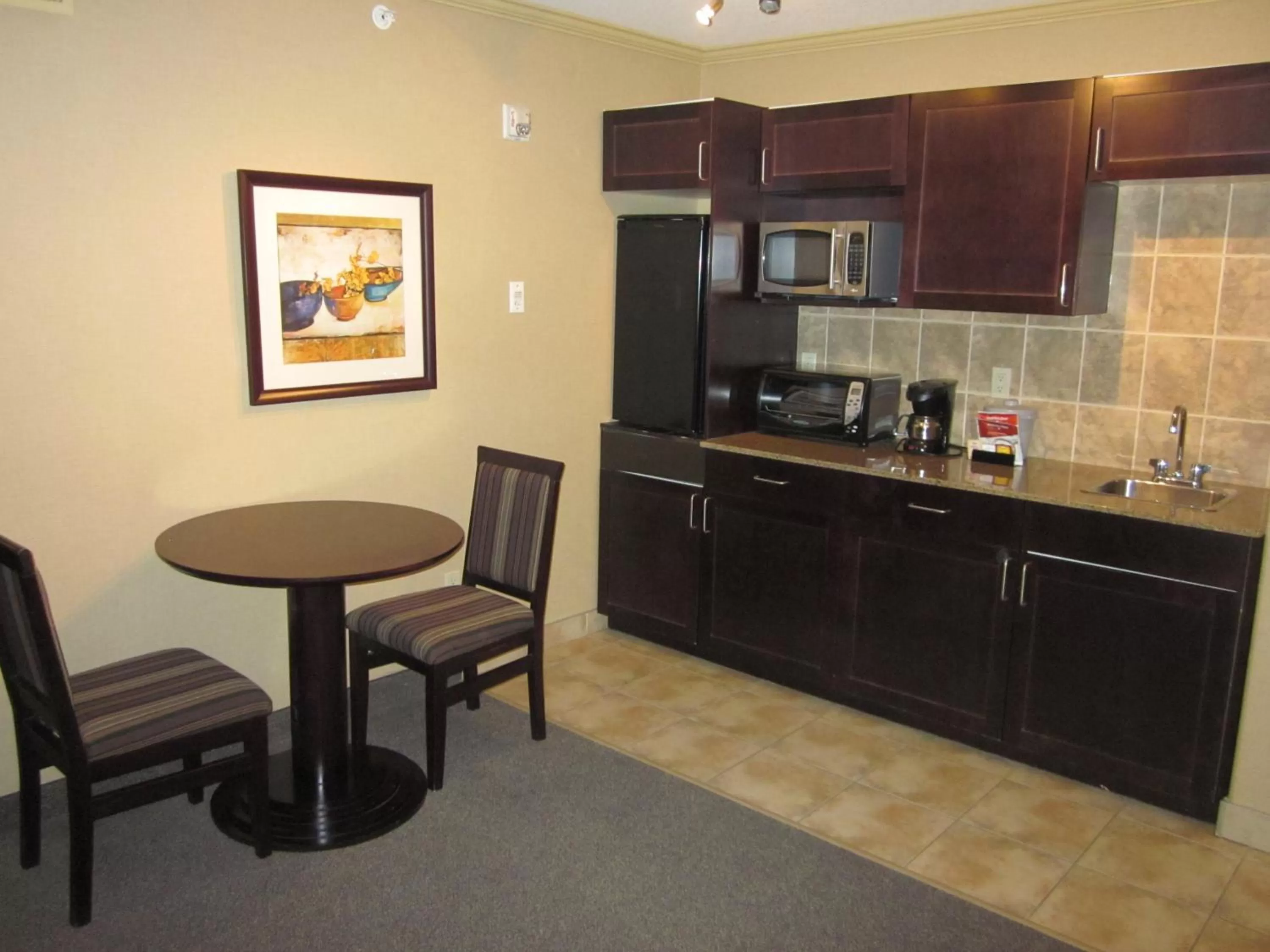 Studio Suite King Bed in Franklin Suite Hotel