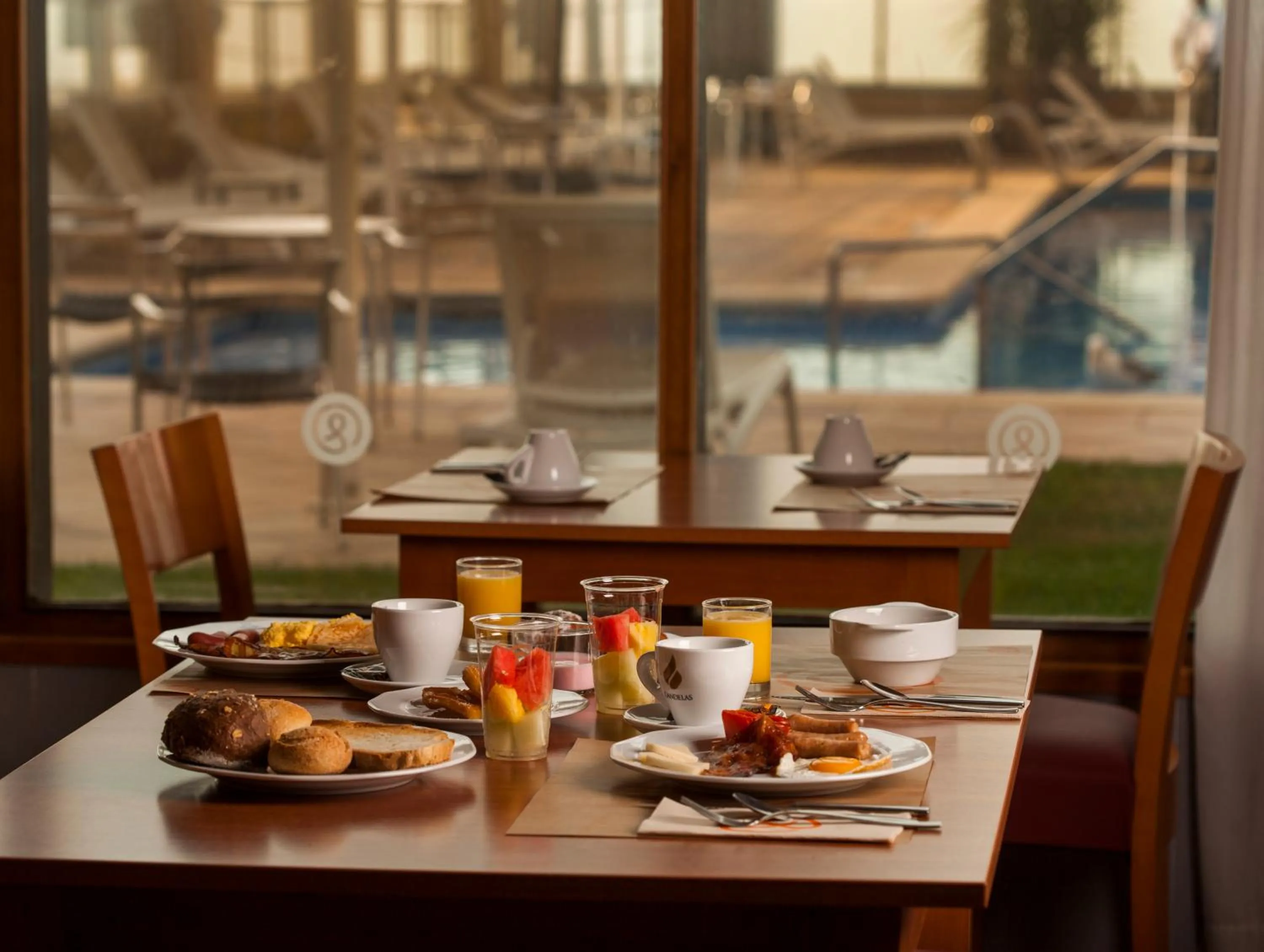 Food and drinks in Hotel Monterrey Roses by Pierre & Vacances