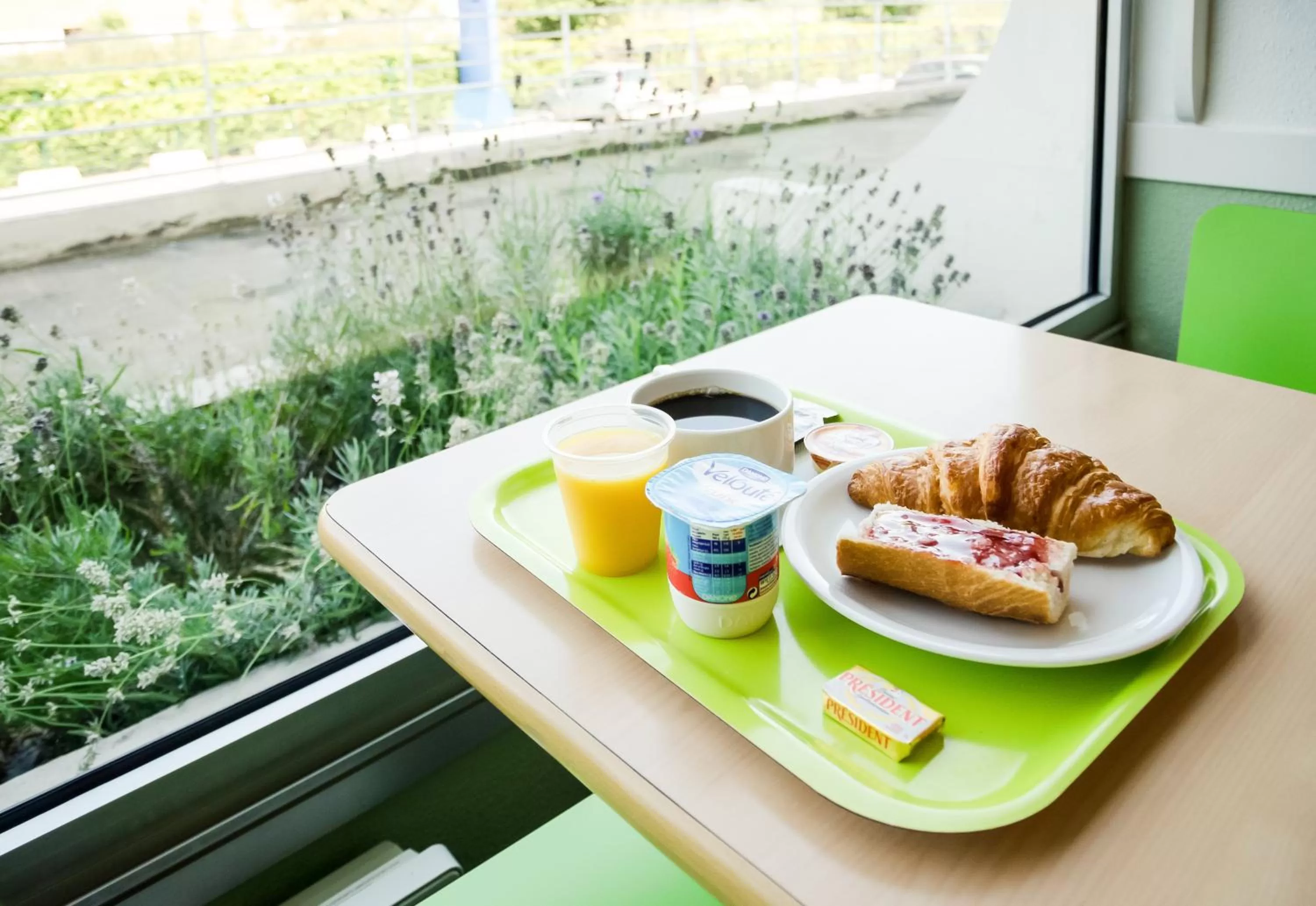 Buffet breakfast in ibis budget Fontainebleau Avon