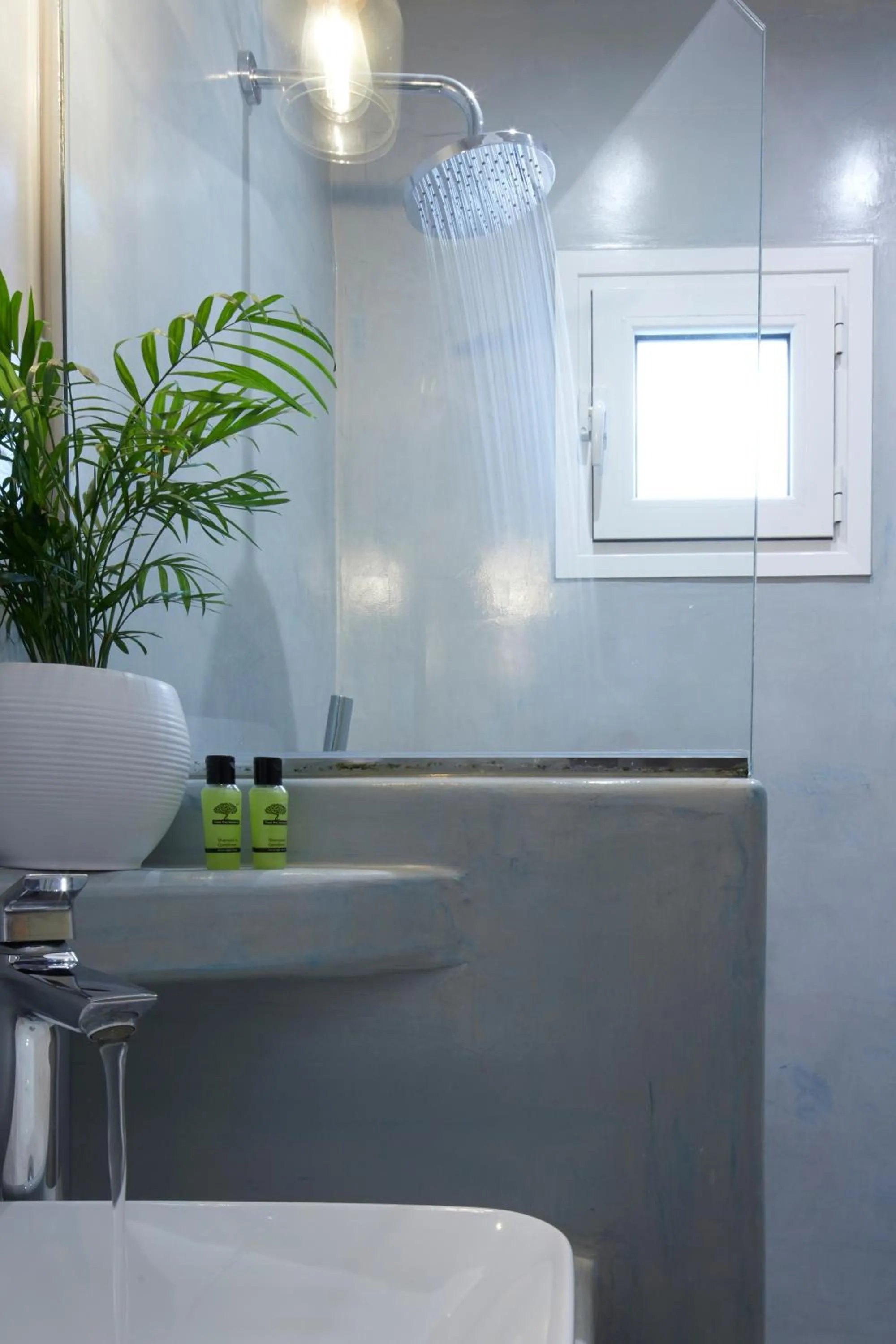 Time of day in Nissos Thira