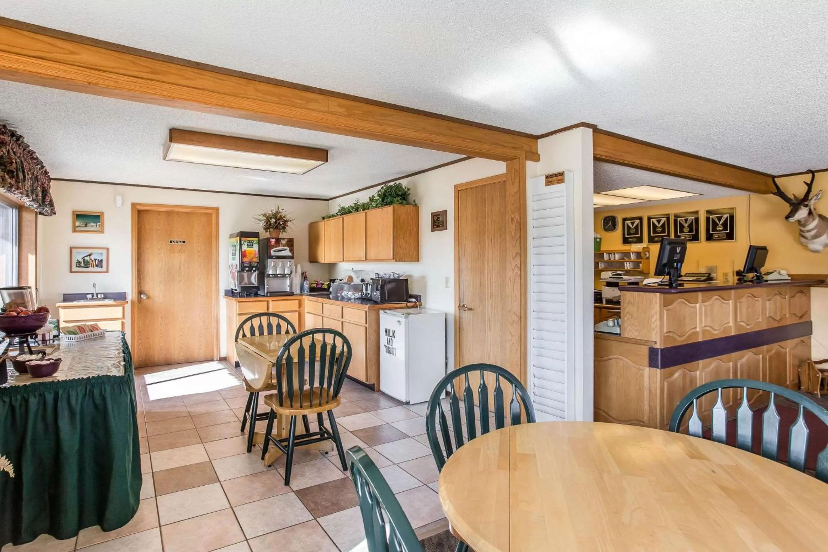 Restaurant/places to eat in Rodeway Inn Pronghorn Lodge