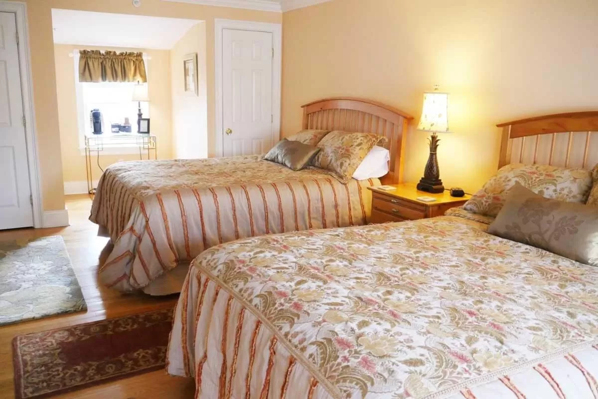 Bed in Compass Rose Inn