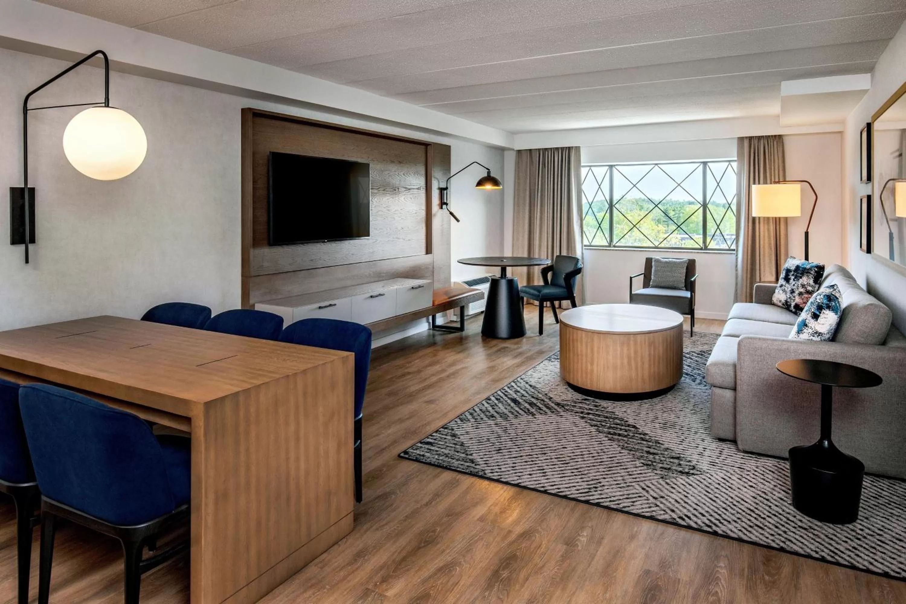 Living room in Sheraton Nashua