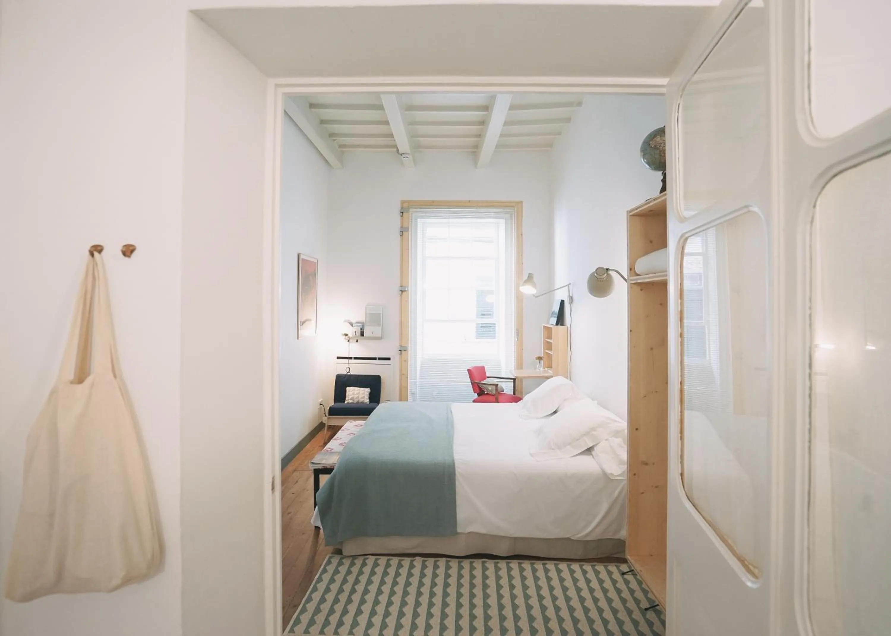 Photo of the whole room, Bed in Hotel Hevresac Singular & Small