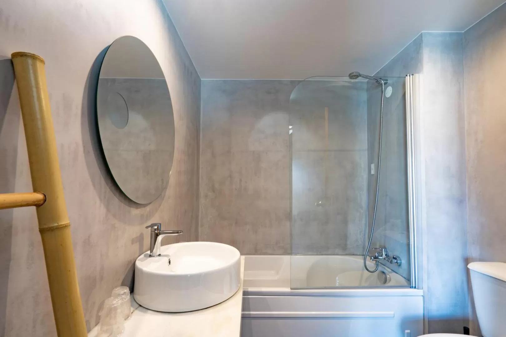 Bathroom in Imperhotel by Umbral