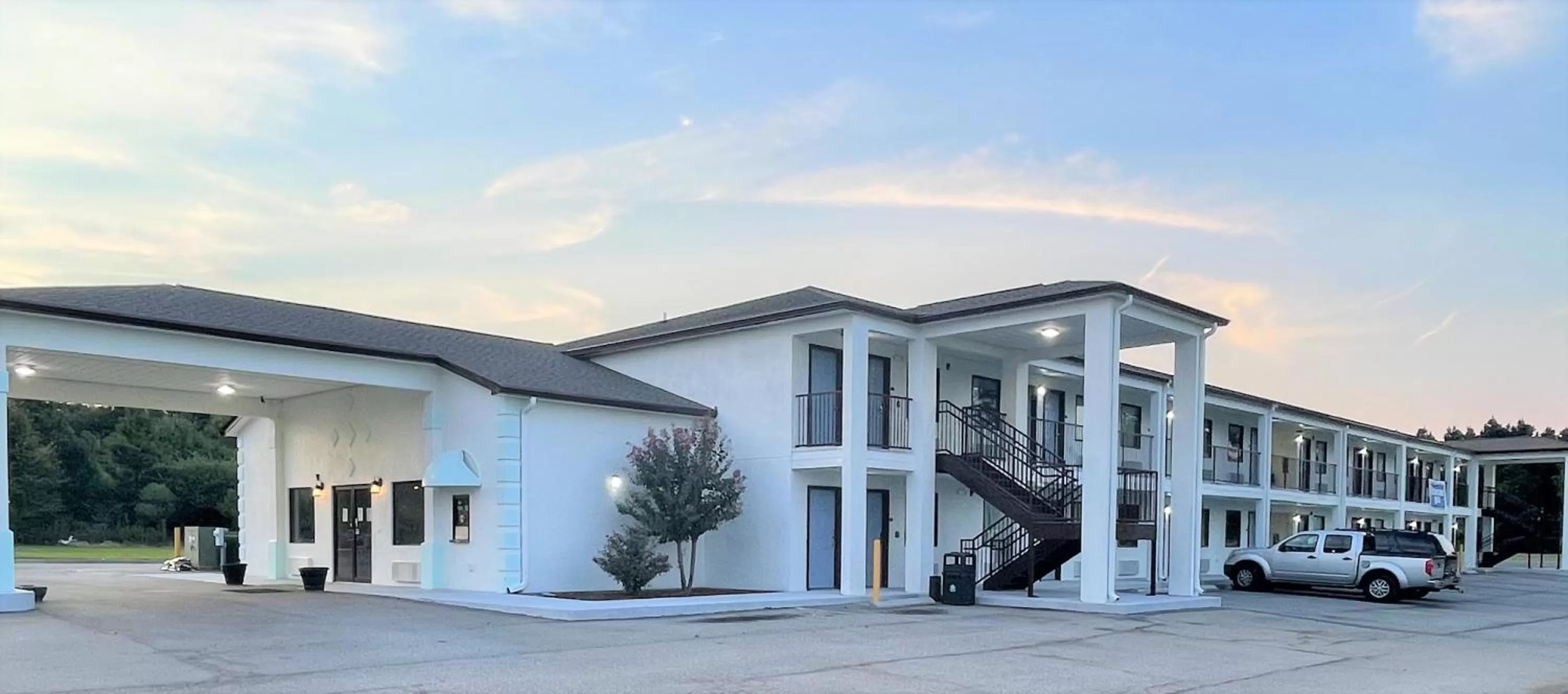 Property building in Rodeway Inn Sandersville