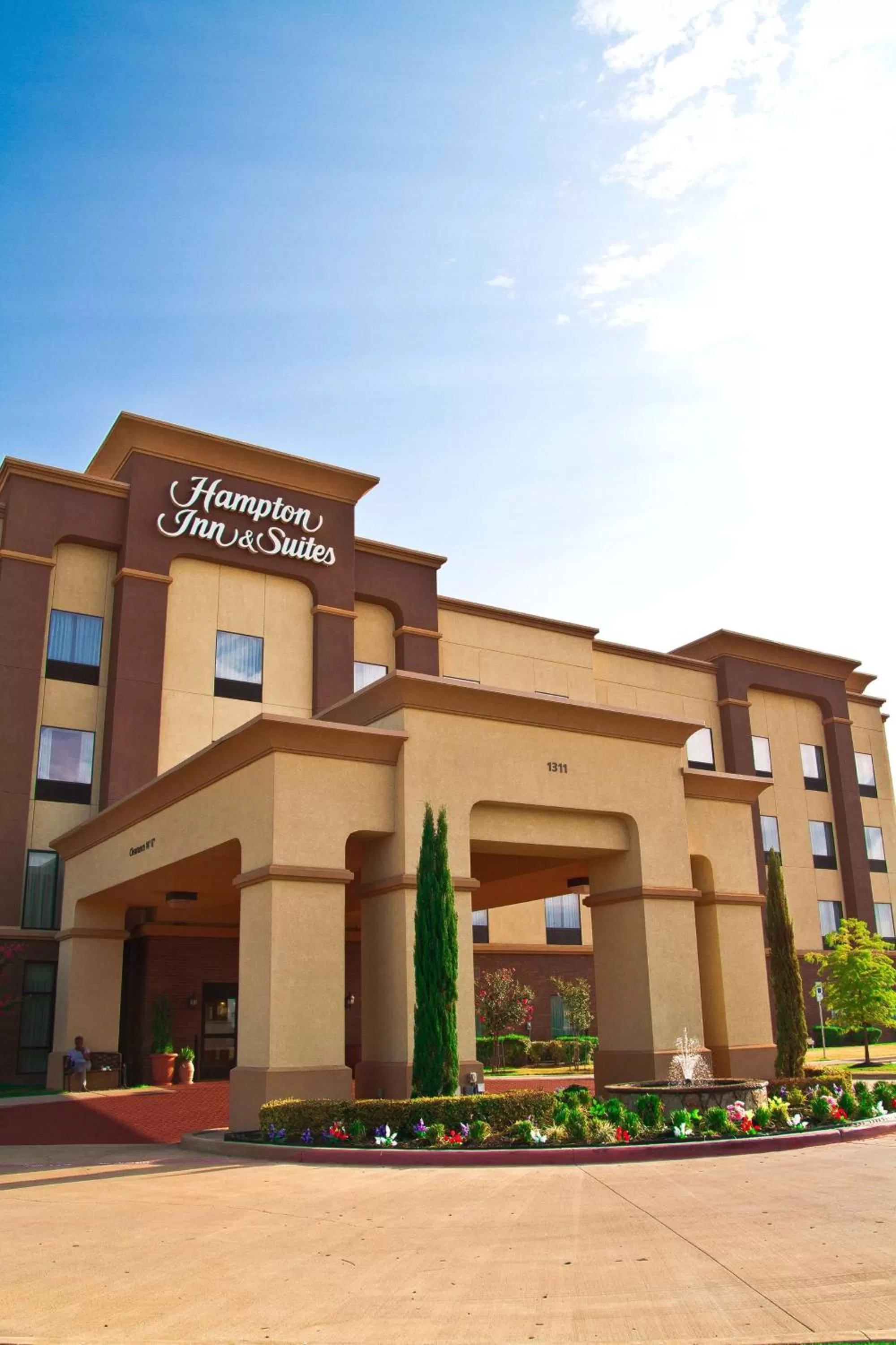 Property building in Hampton Inn & Suites Dallas-DeSoto