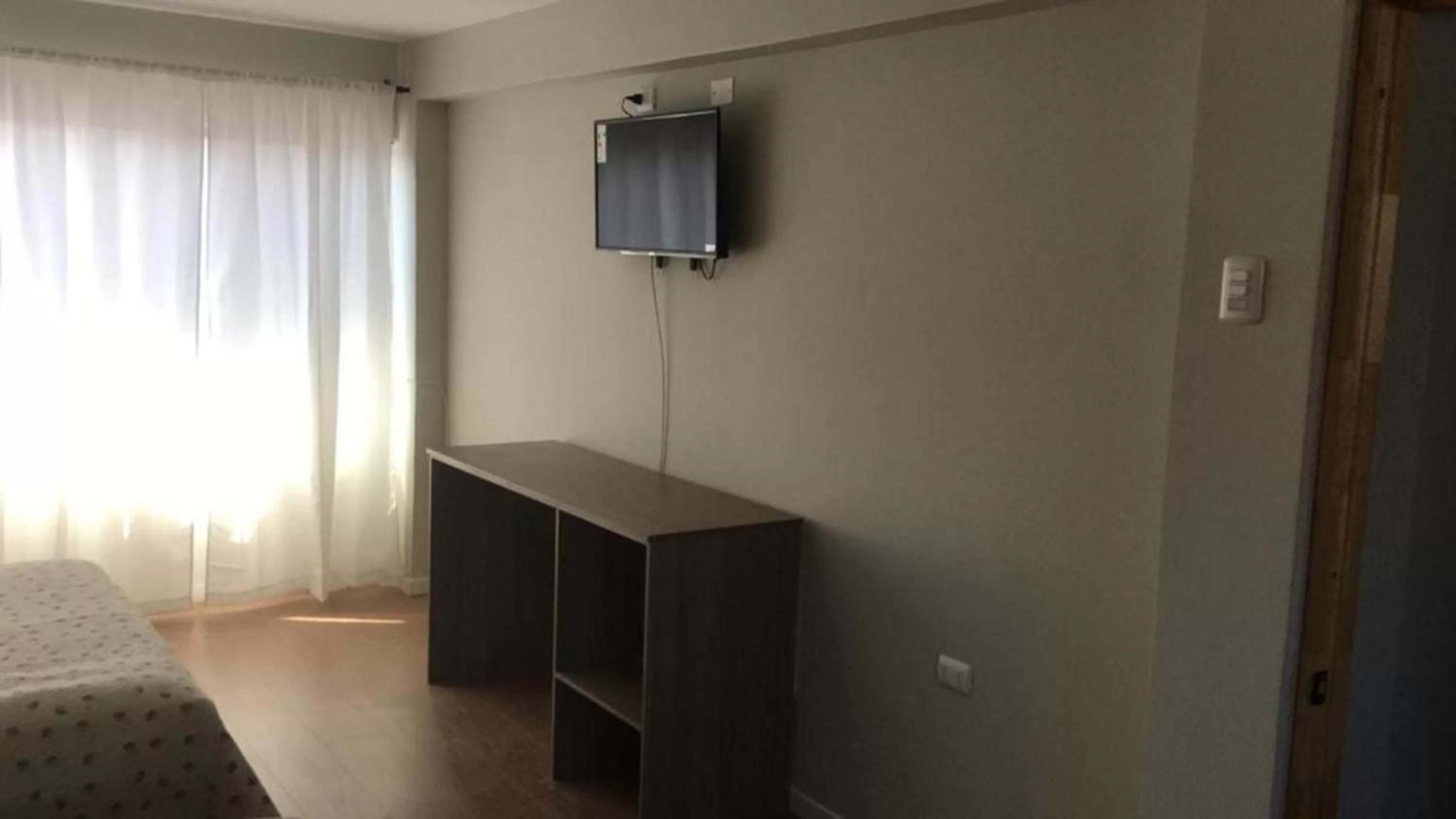 TV and multimedia, TV/Entertainment Center in Hotel Amaru Express