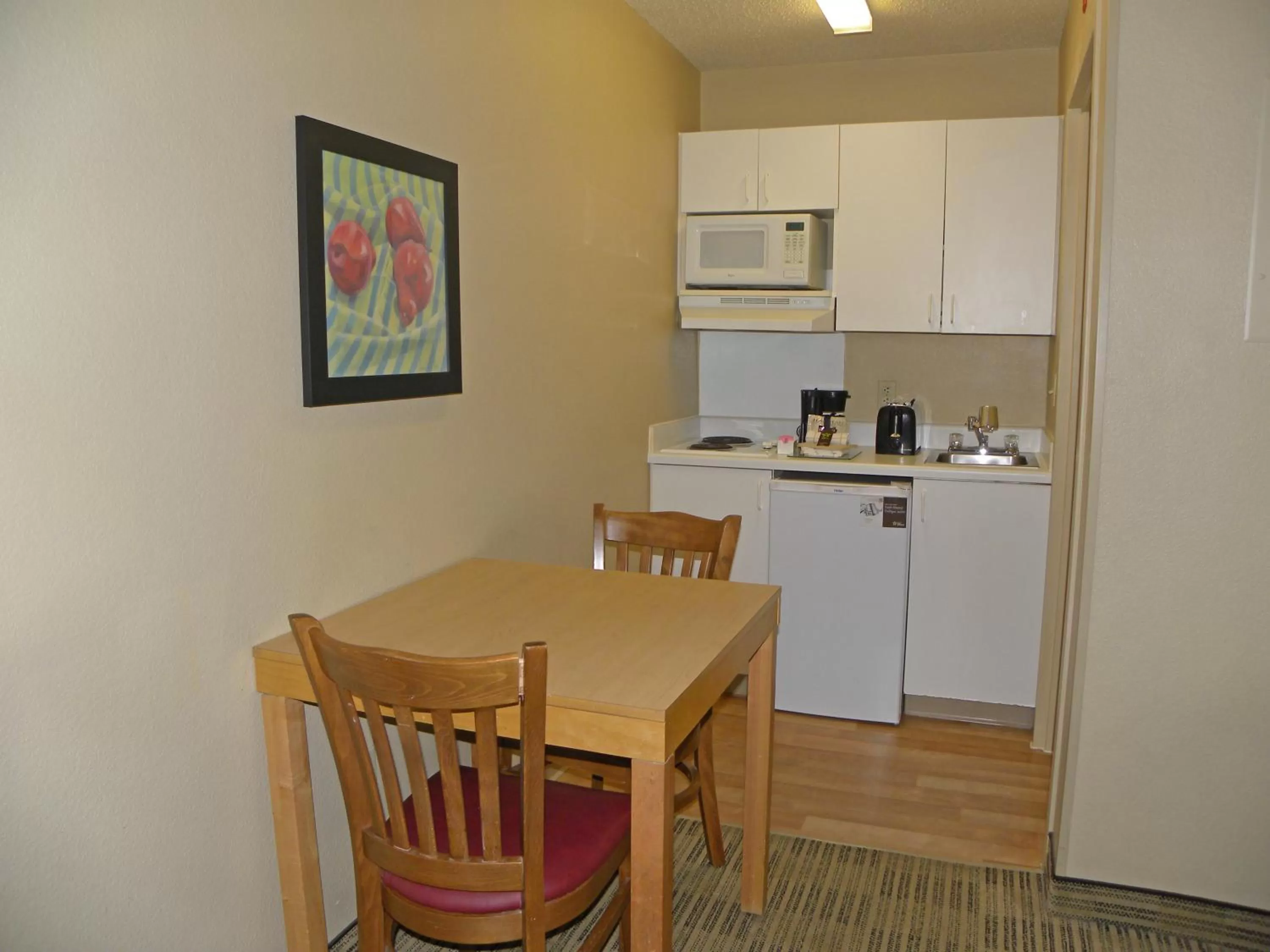 Kitchen or kitchenette in Extended Stay America Suites - Houston - The Woodlands