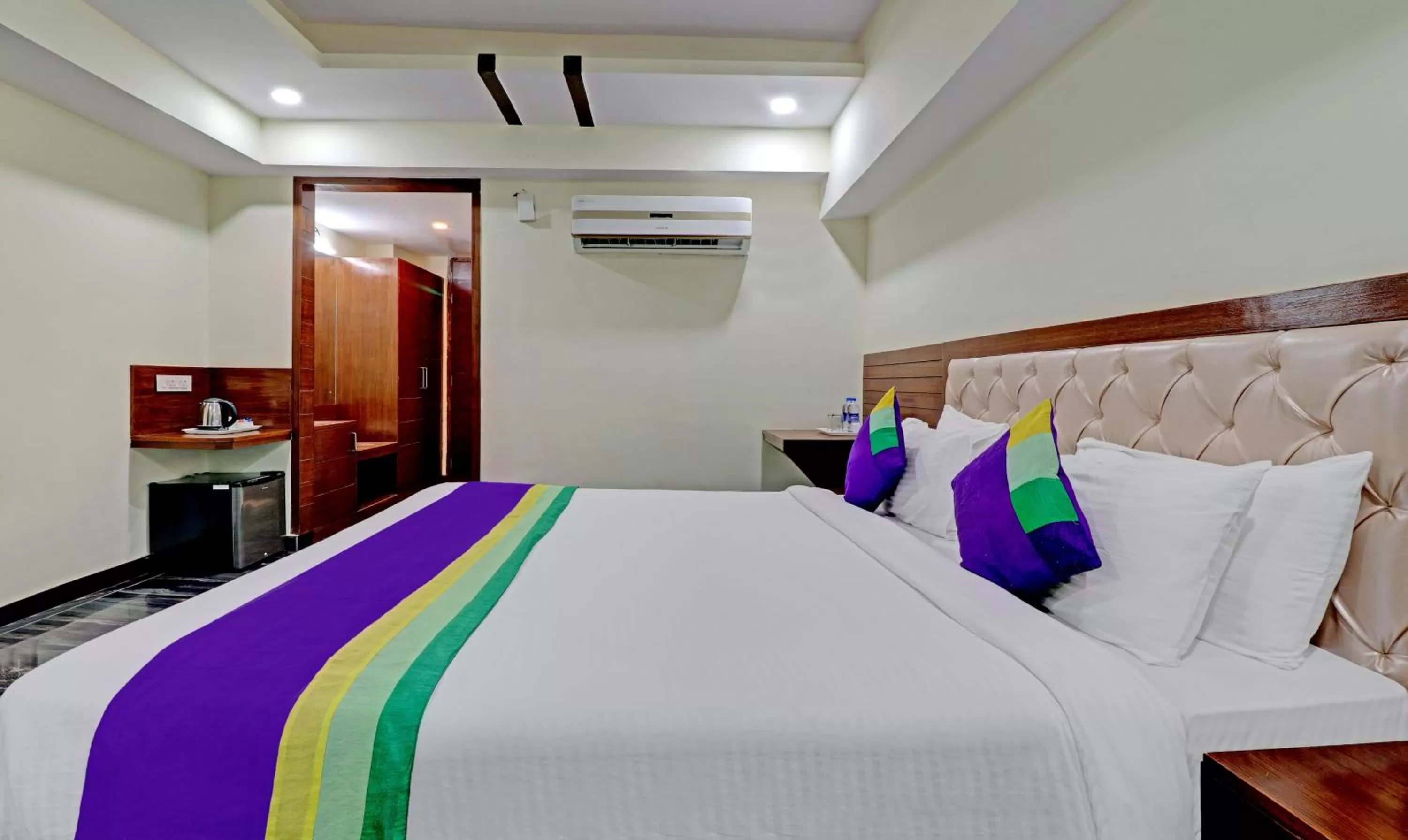 Bed in Treebo Tryst Pearl Avenue Ring Road