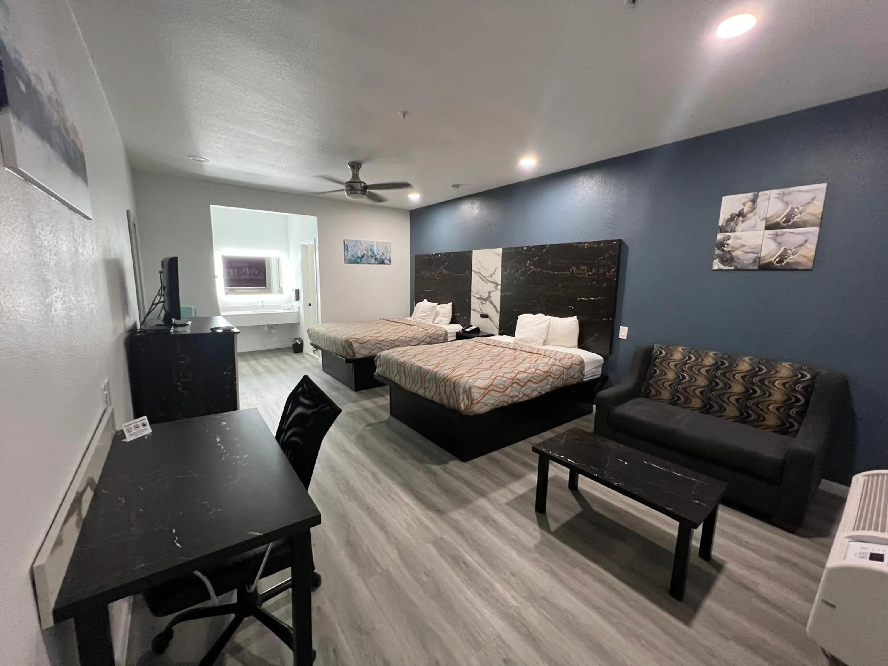 Bedroom, Bed in Grand Villa Inn Galleria