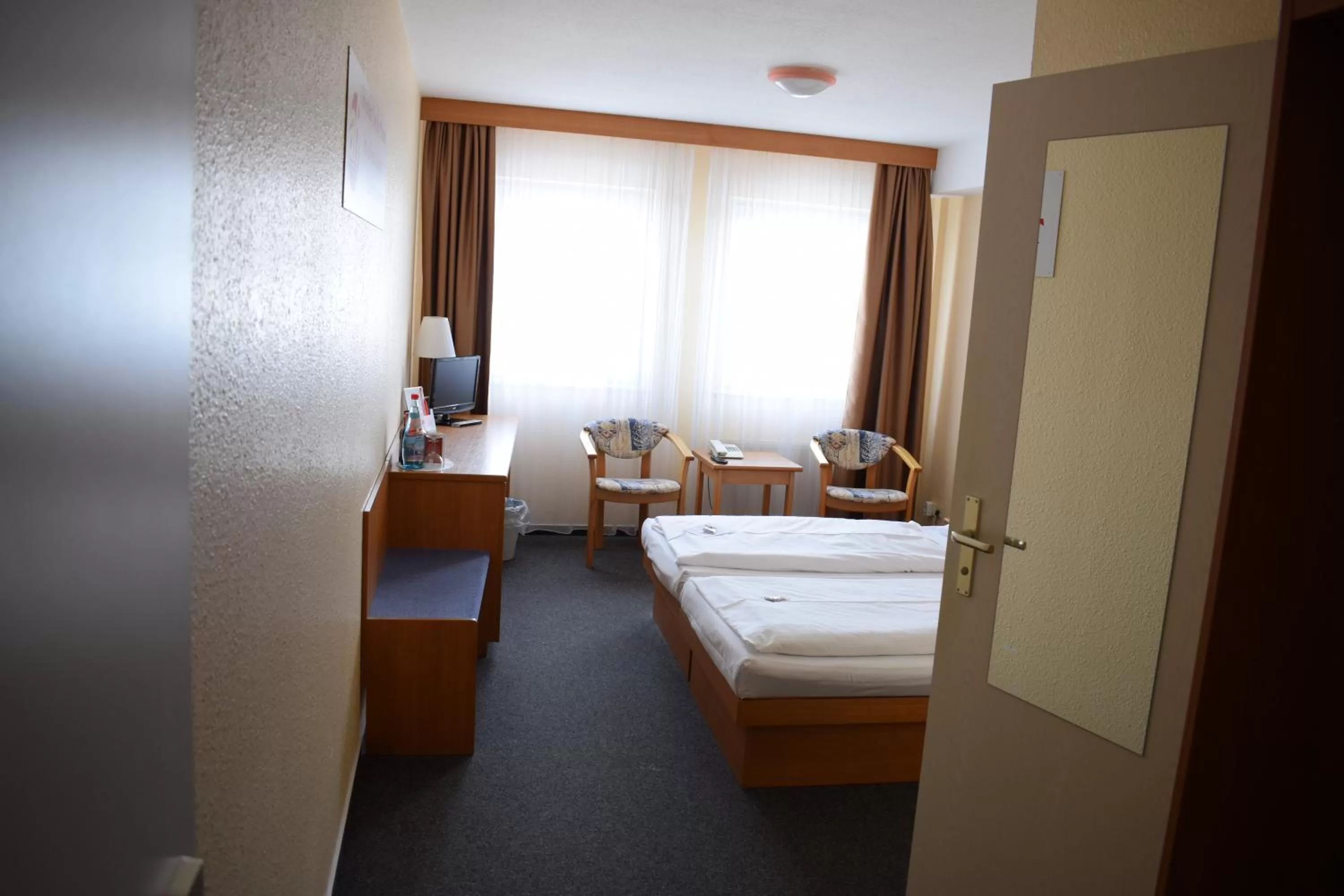 Photo of the whole room, Bed in astral'Inn Leipzig Hotel & Restaurant