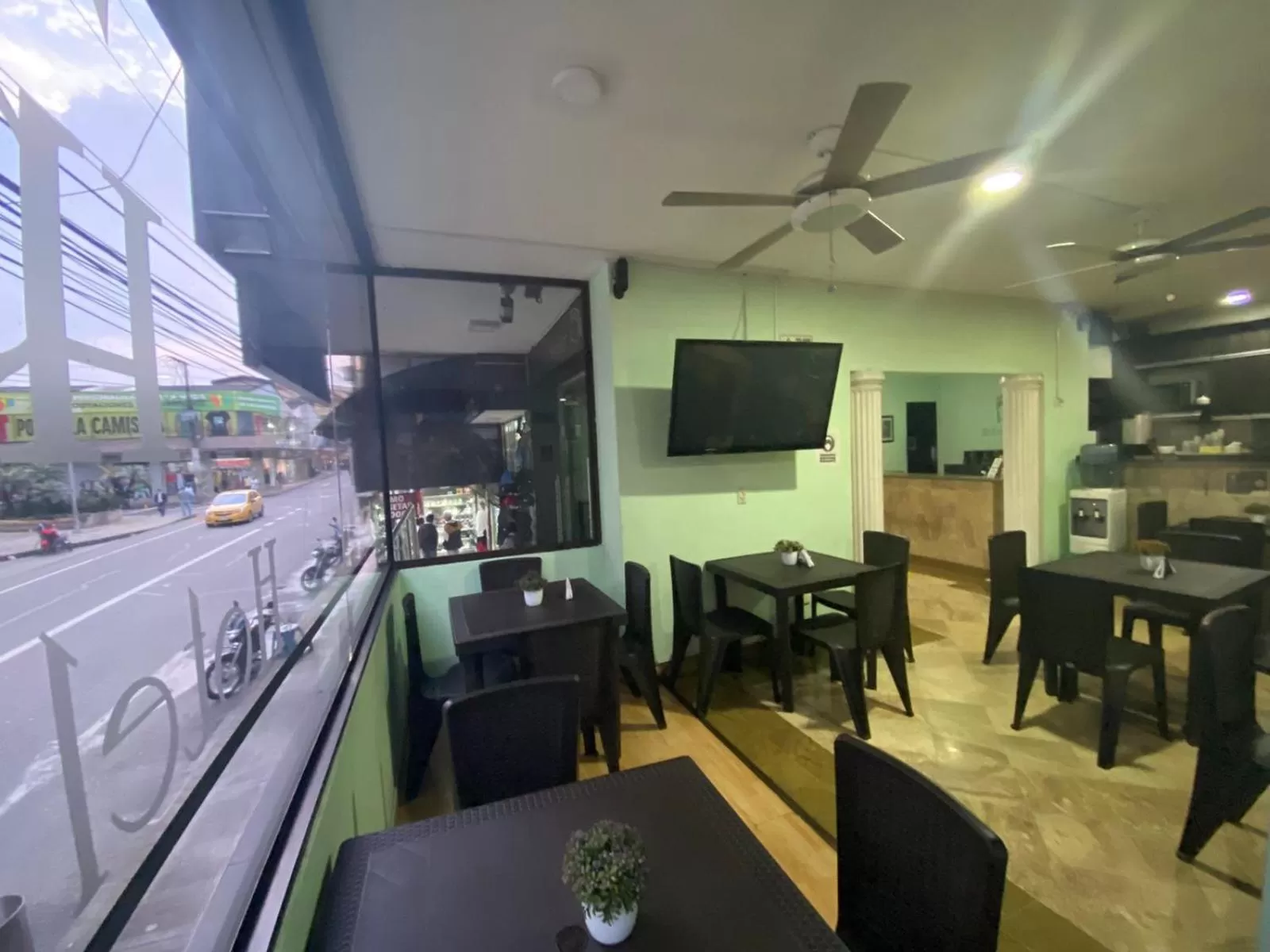 Restaurant/places to eat in Hotel Ruiseñor Itagui