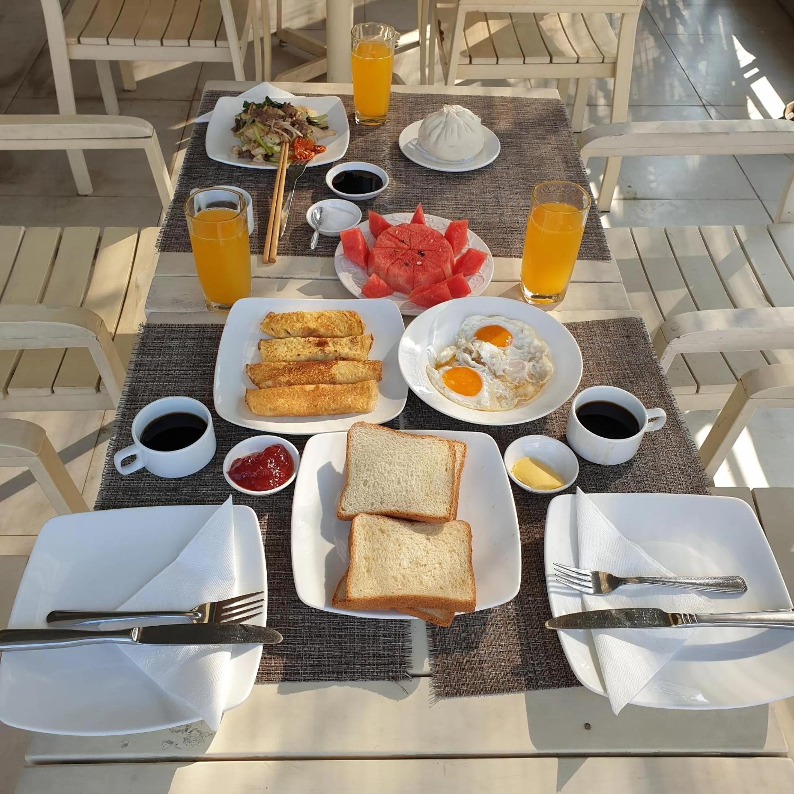 Breakfast in Chez Lotus Rose