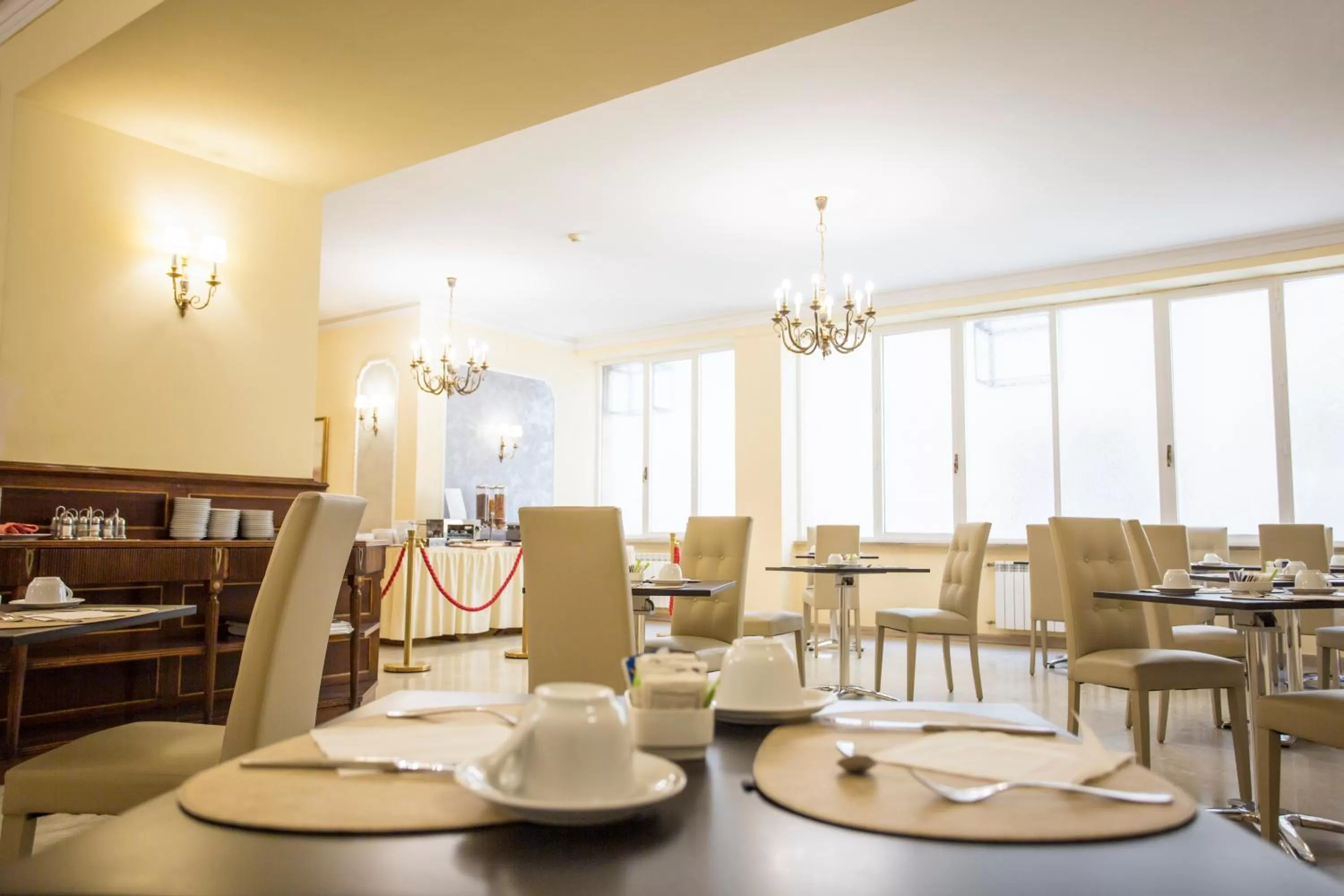 Restaurant/places to eat in Hotel Napoleon