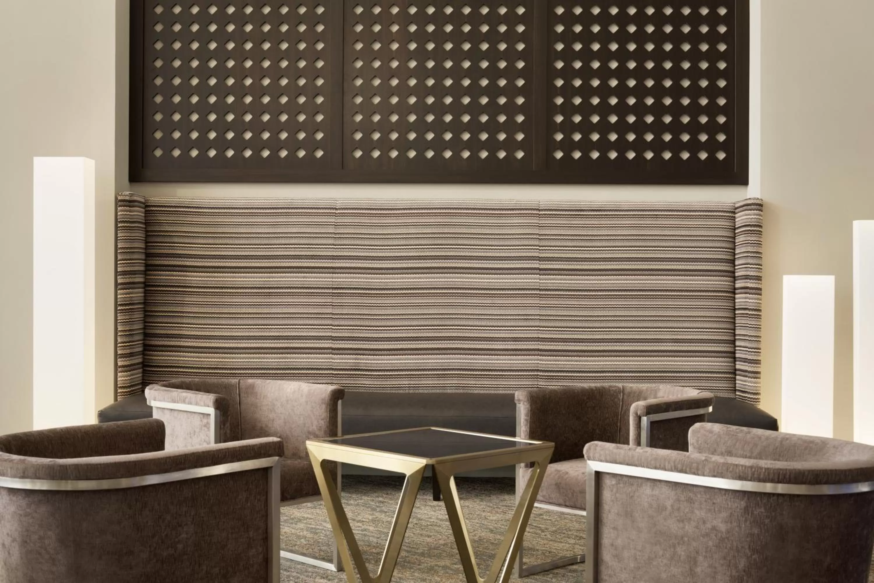 Lobby or reception in Holiday Inn - Bloomington - Normal by IHG