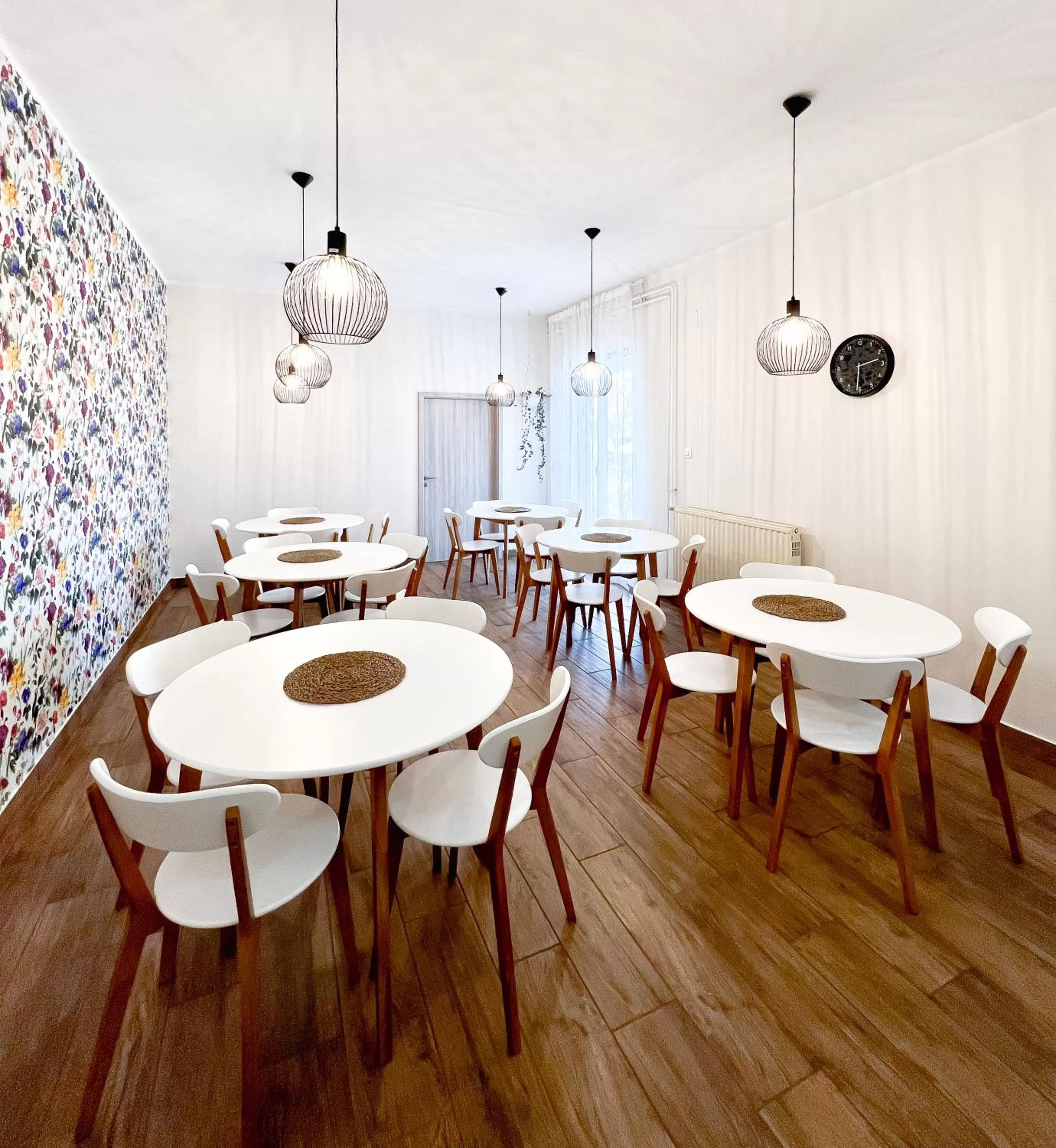 Dining area in HOP HOUSE Garni Hotel