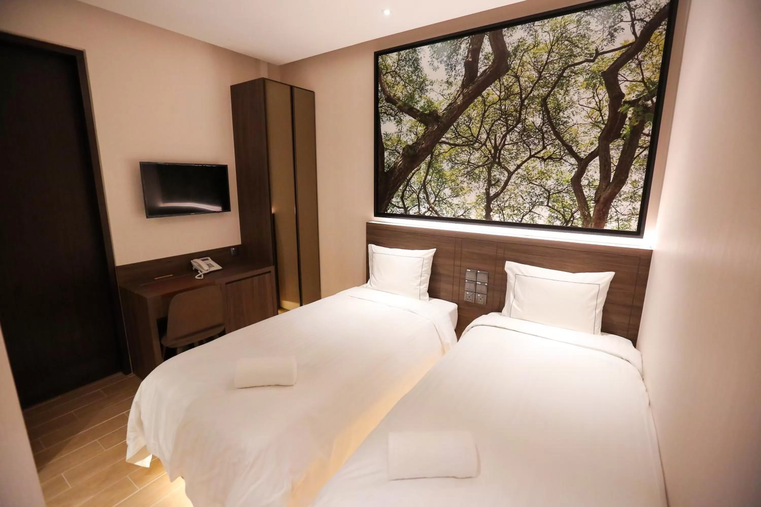 Bed in L Hotel Premier By Lion Peak