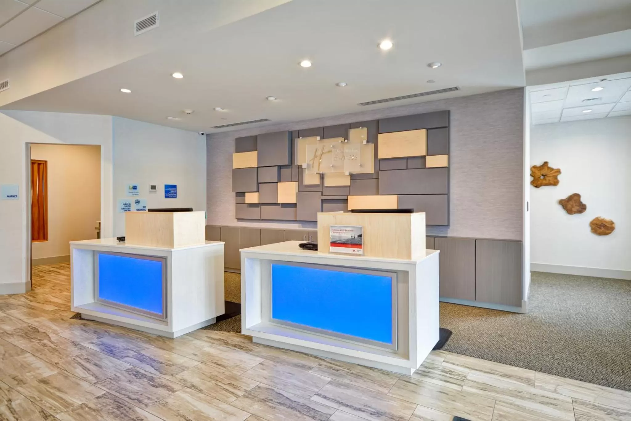 Property building in Holiday Inn Express - Evansville by IHG