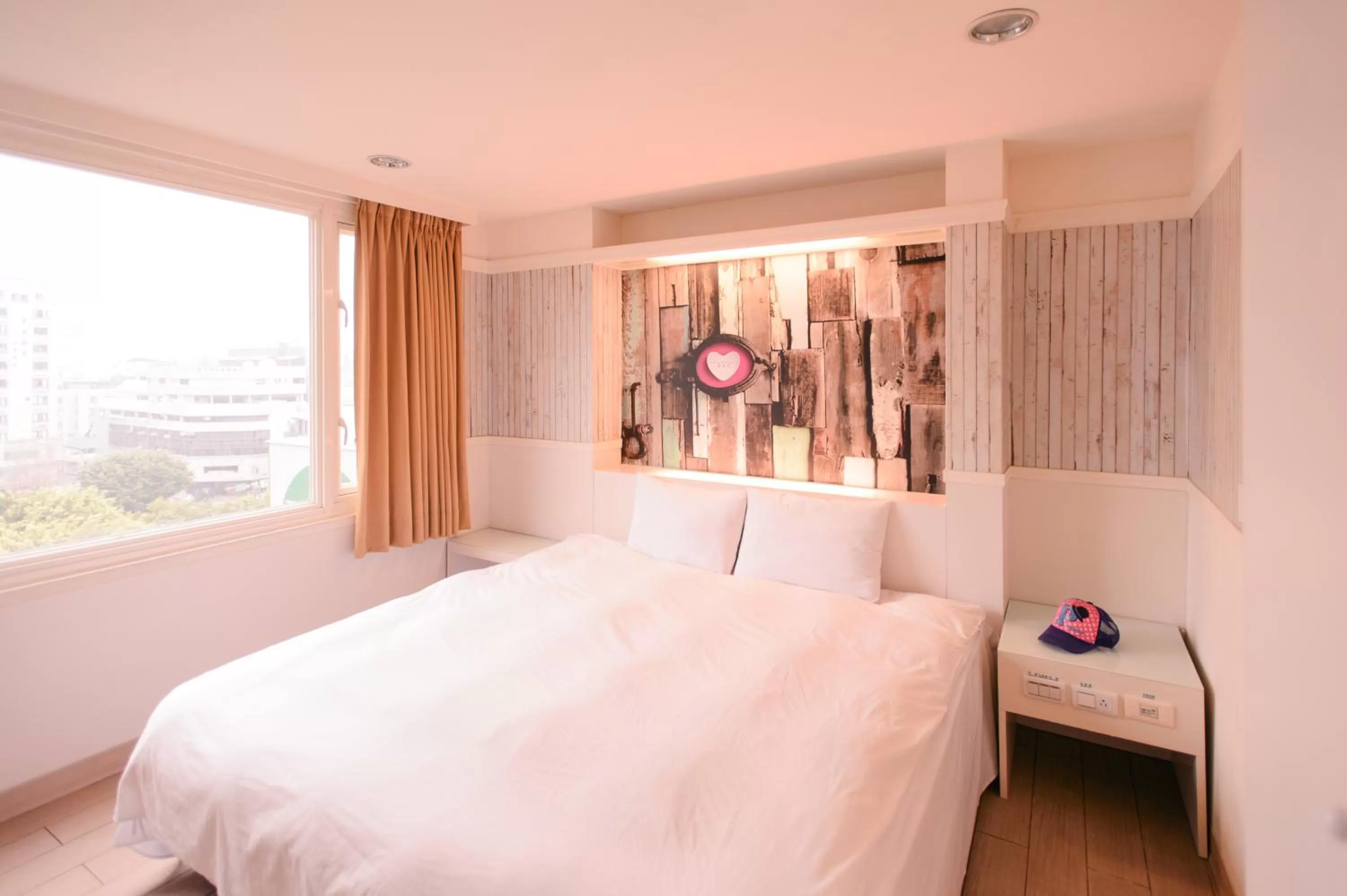 Photo of the whole room, Bed in Kiwi Express Hotel - Zhong Zheng Branch