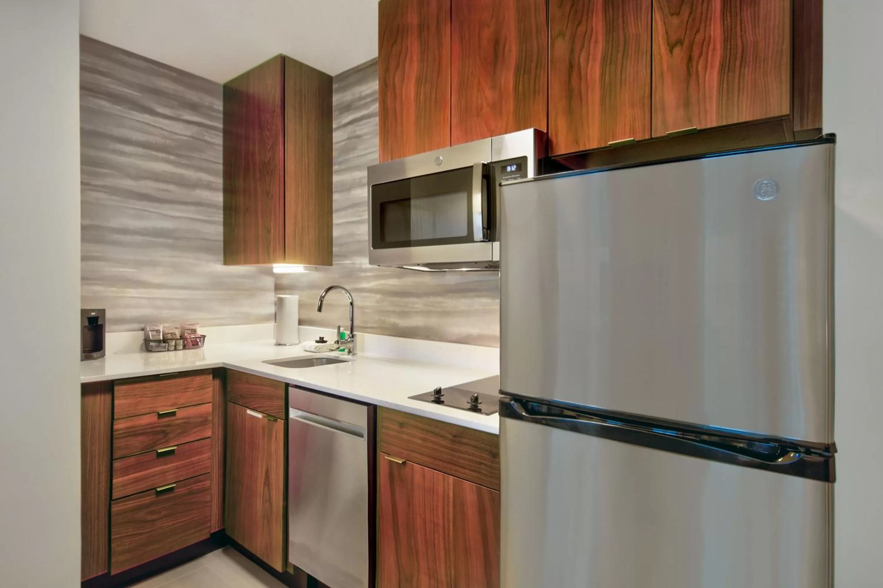 Kitchen or kitchenette in Residence Inn by Marriott Orlando at FLAMINGO CROSSINGS Town Center