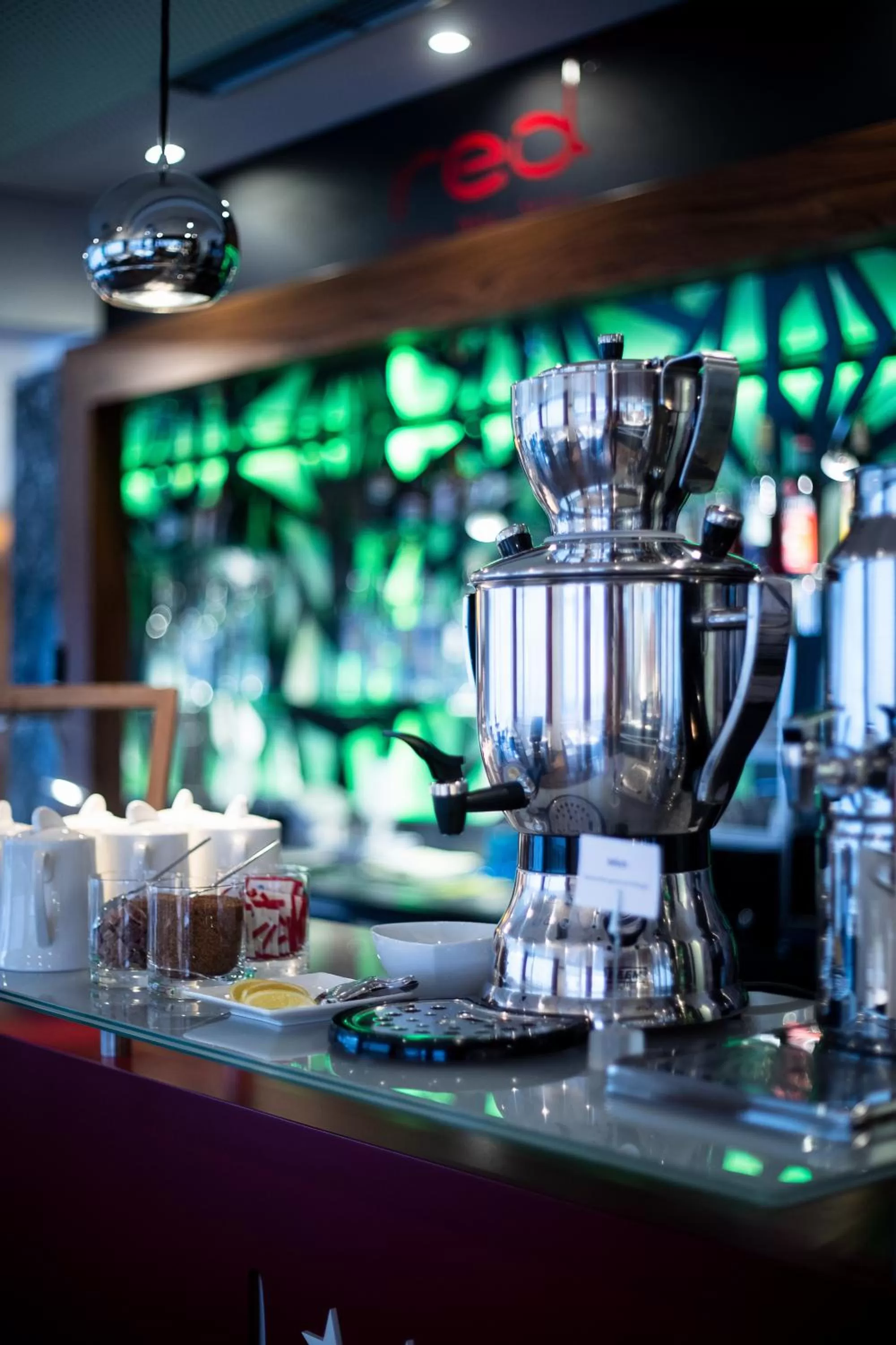 Coffee/tea facilities in H+ Hotel Ried