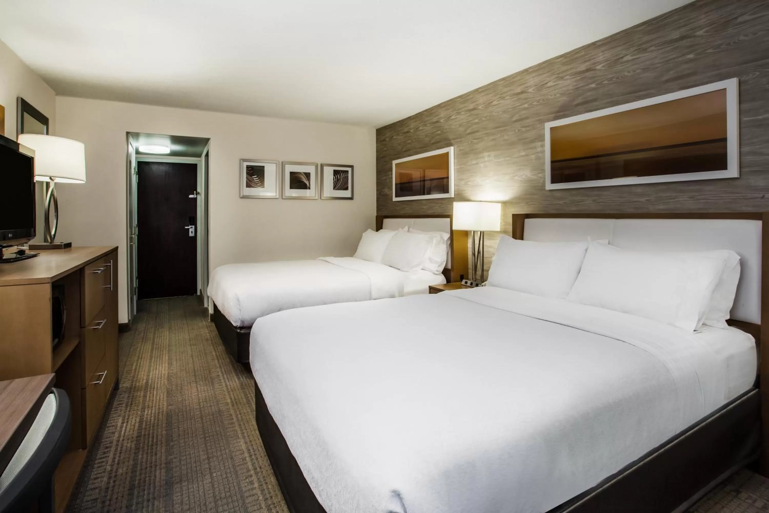 Photo of the whole room, Bed in Holiday Inn Saratoga Springs by IHG