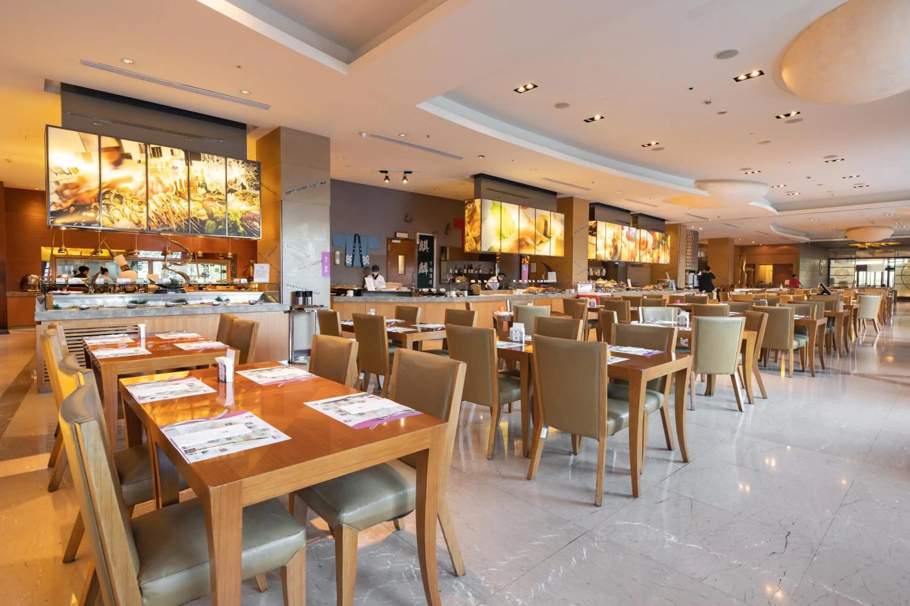 Breakfast in E-DA Royal Hotel