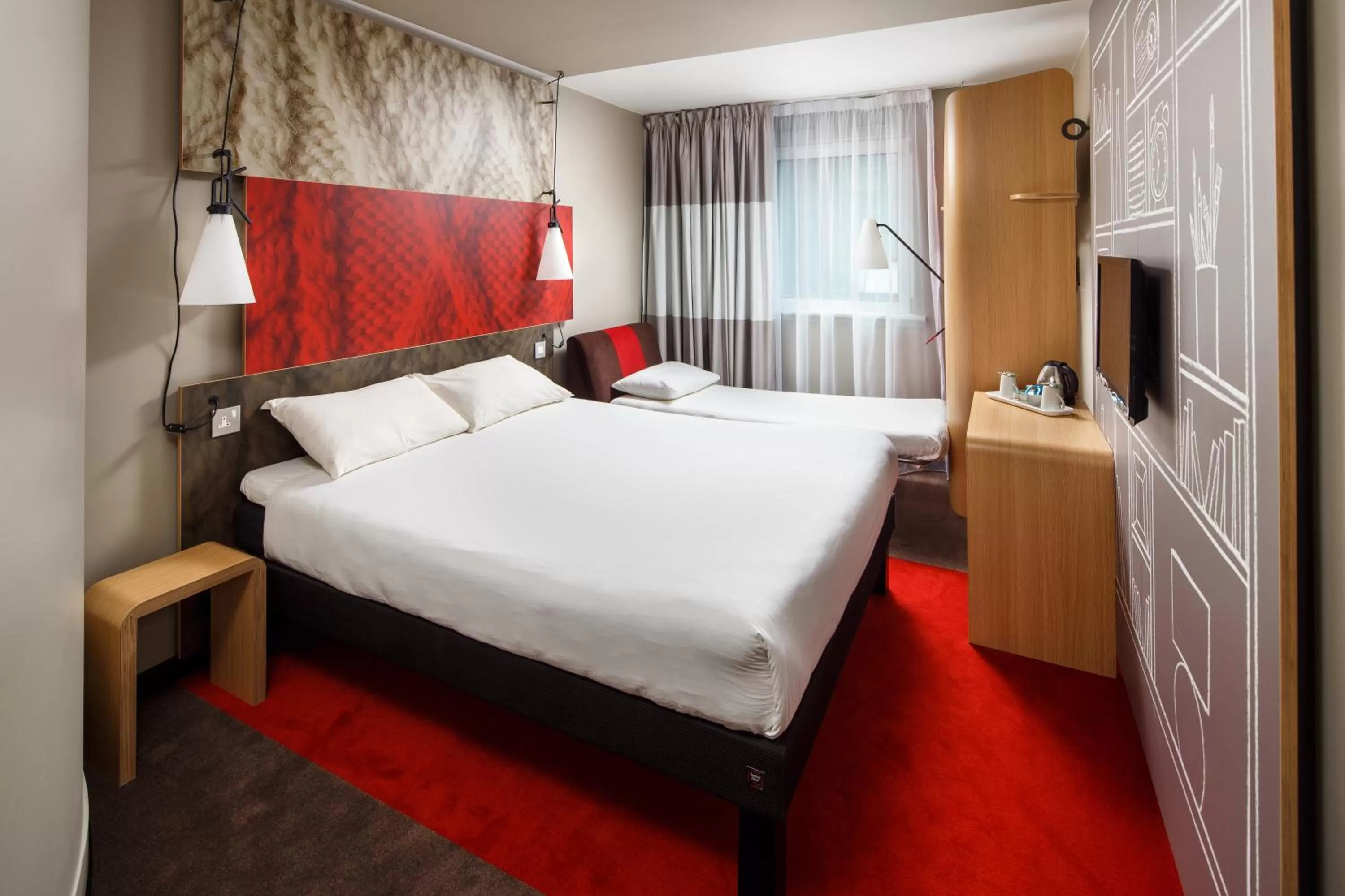 Bed in ibis Glasgow City Centre – Sauchiehall St