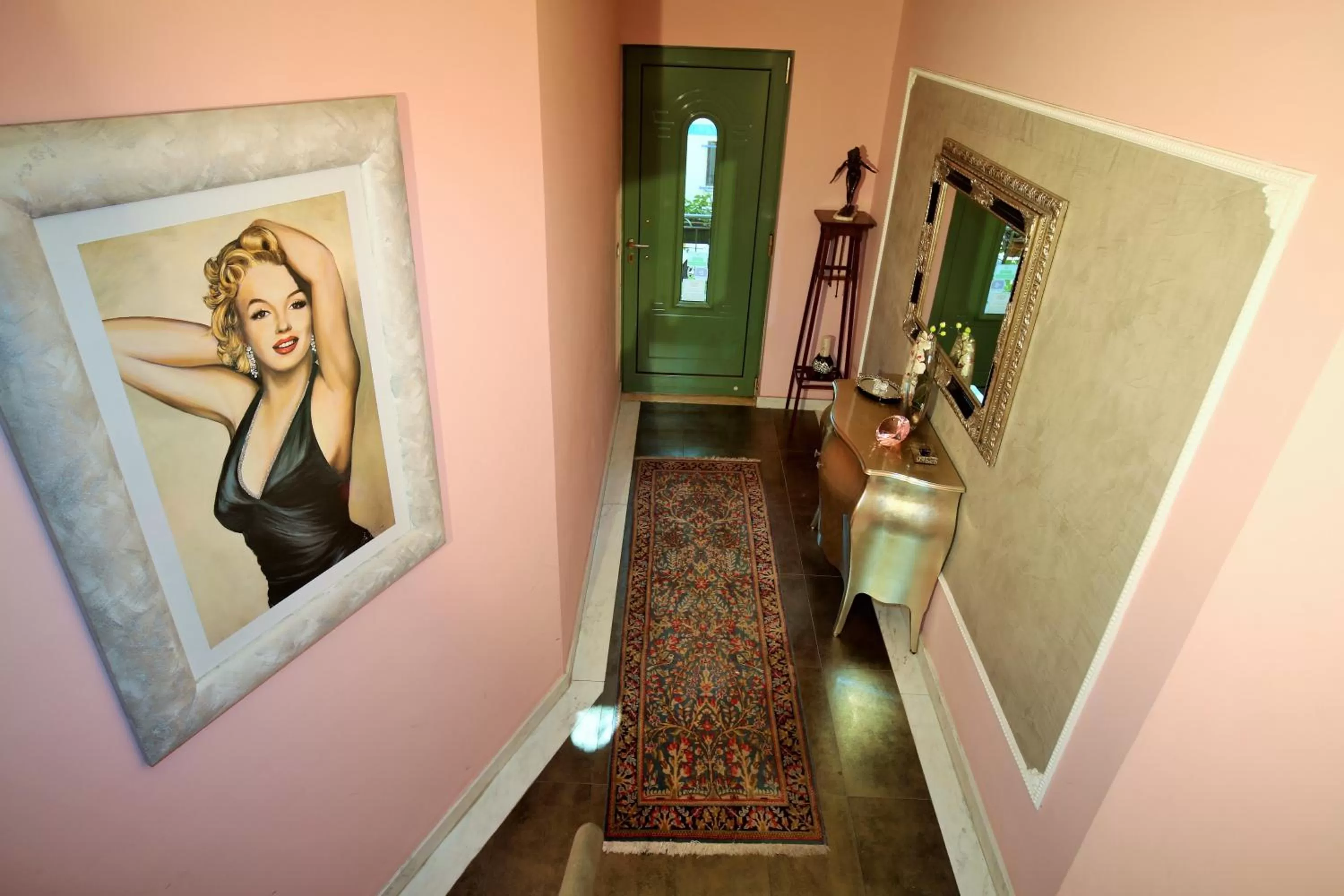 Decorative detail in Hotel Scilla