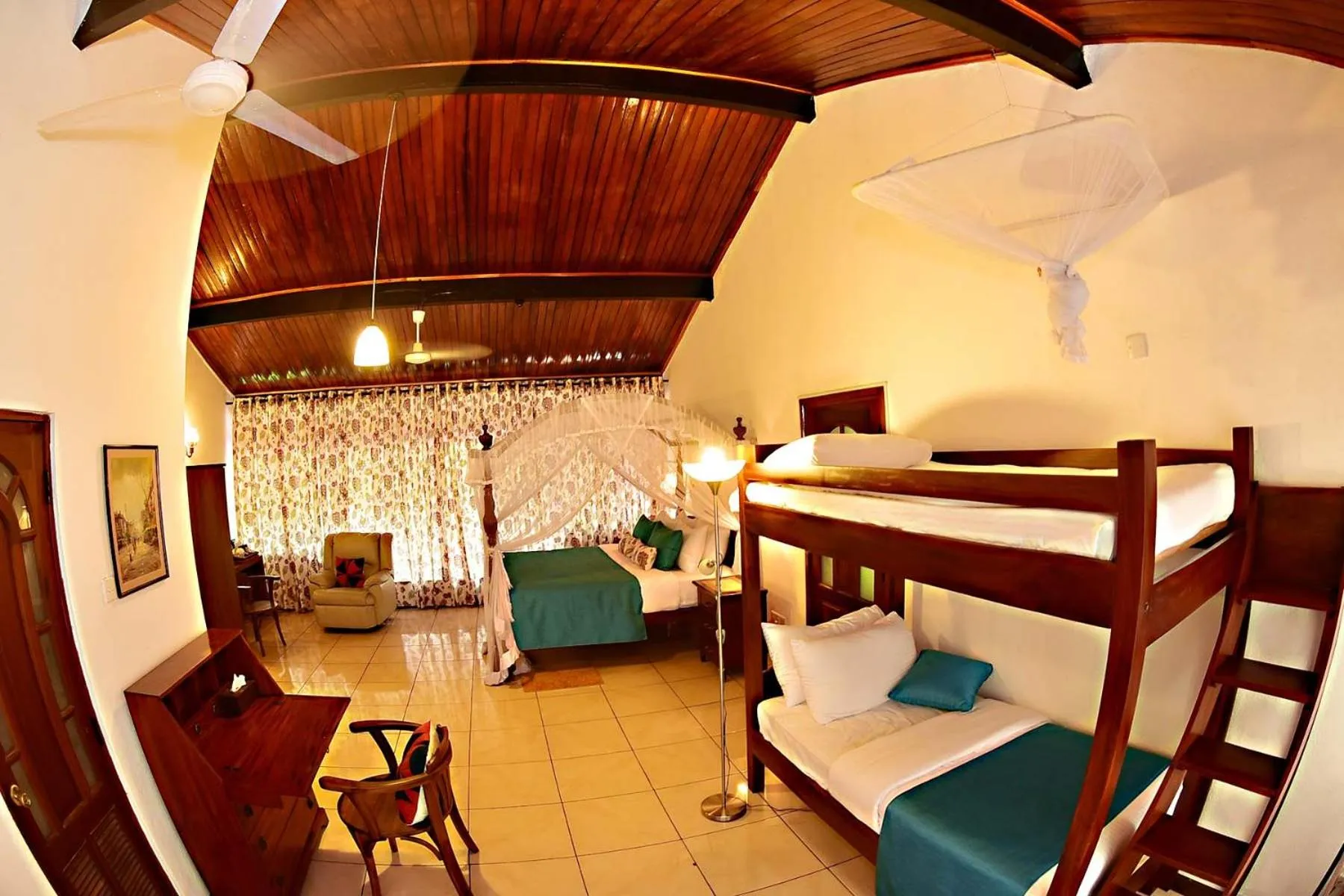 Bed in Colombo Villa