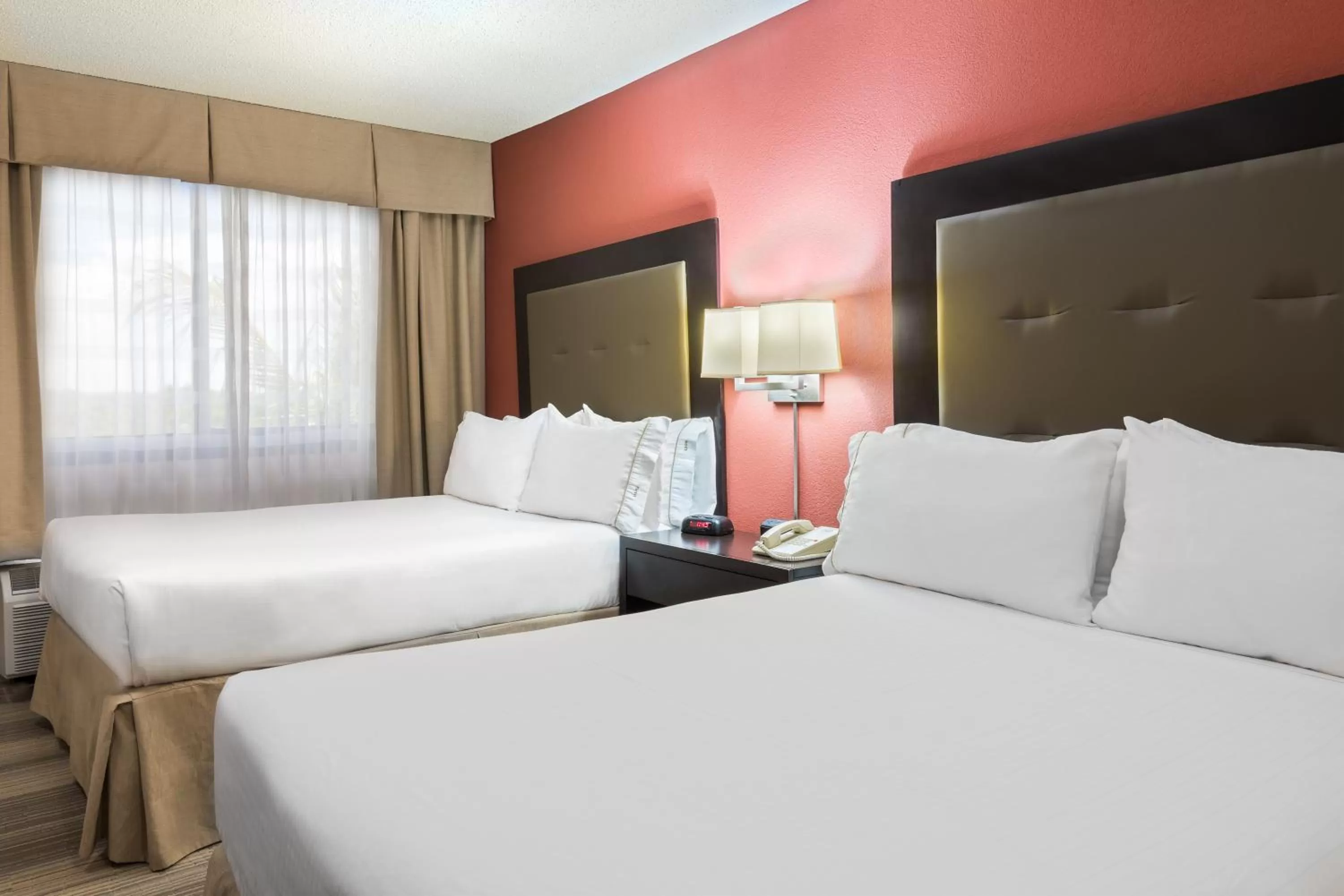 Photo of the whole room, Bed in Holiday Inn Express Hotel & Suites Kendall East-Miami by IHG