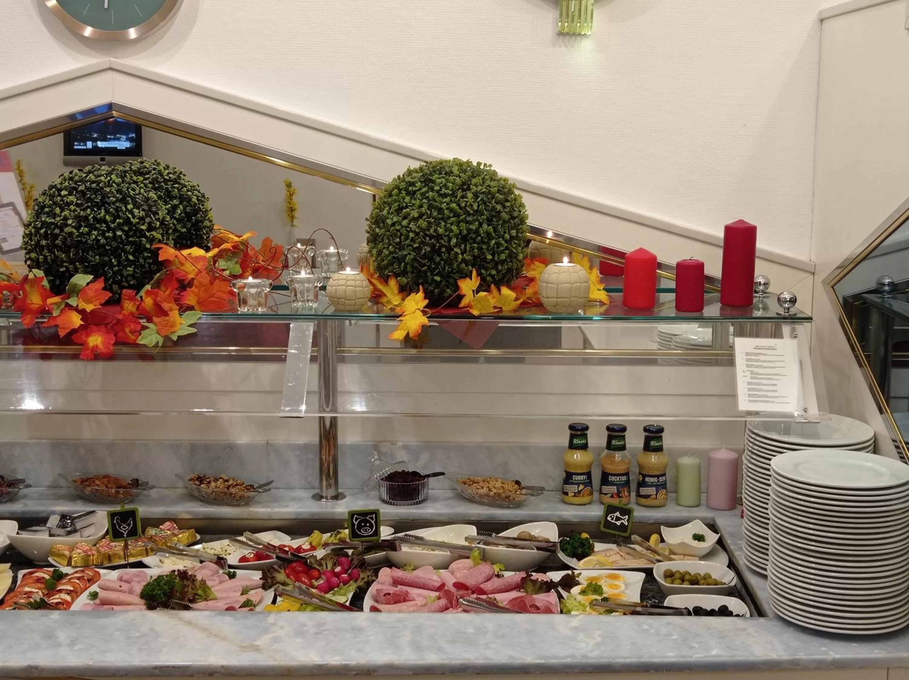 Food and drinks, Food in LeoMar Hotel