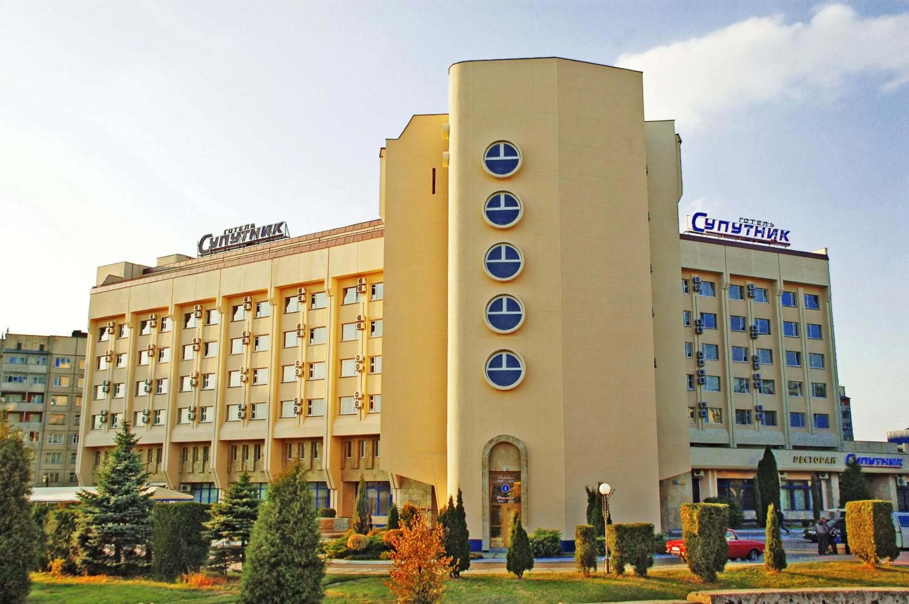Facade/entrance in Conference Hotel Suputnyk
