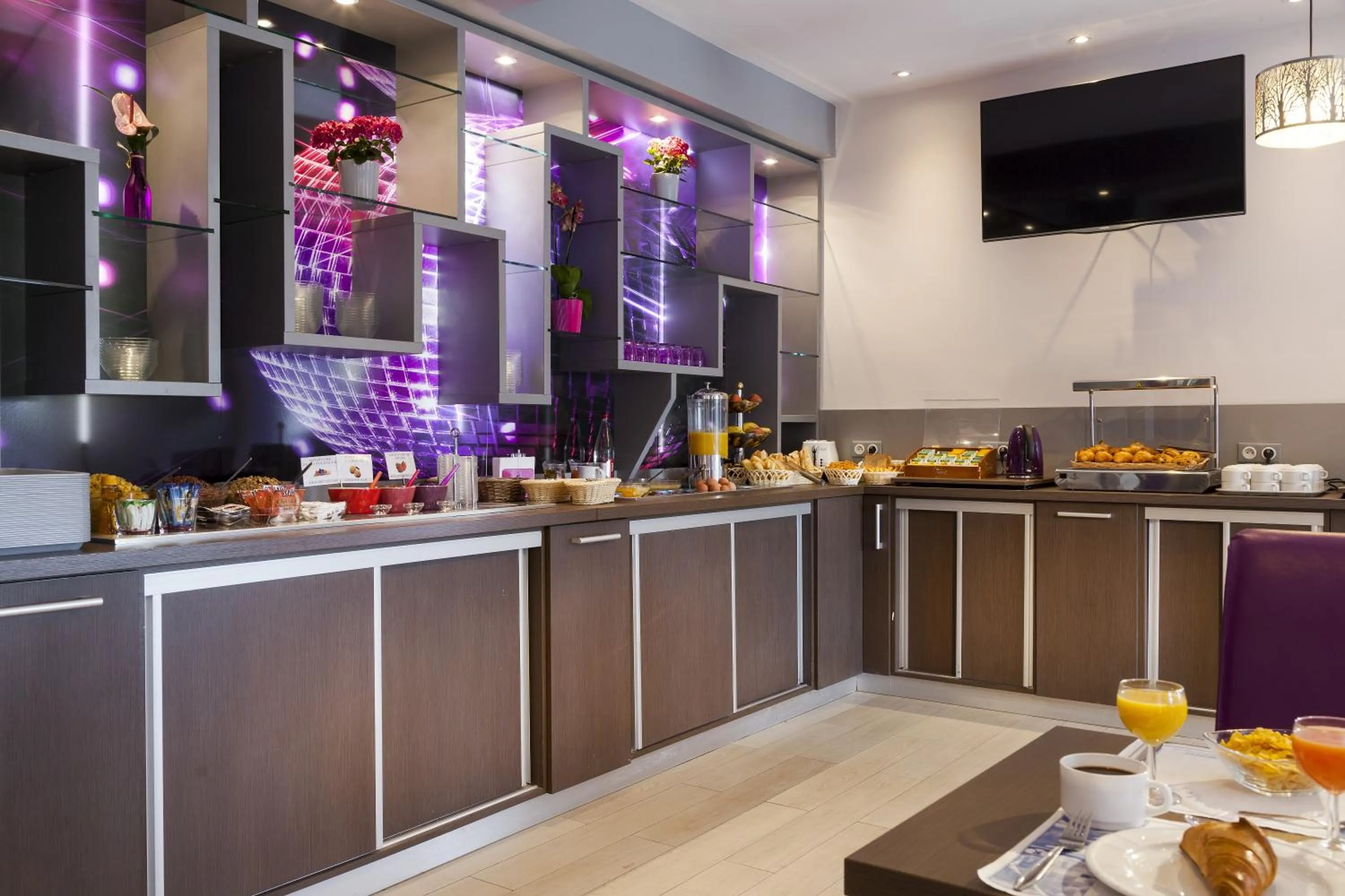 Restaurant/places to eat in Comfort Hotel Orléans Olivet