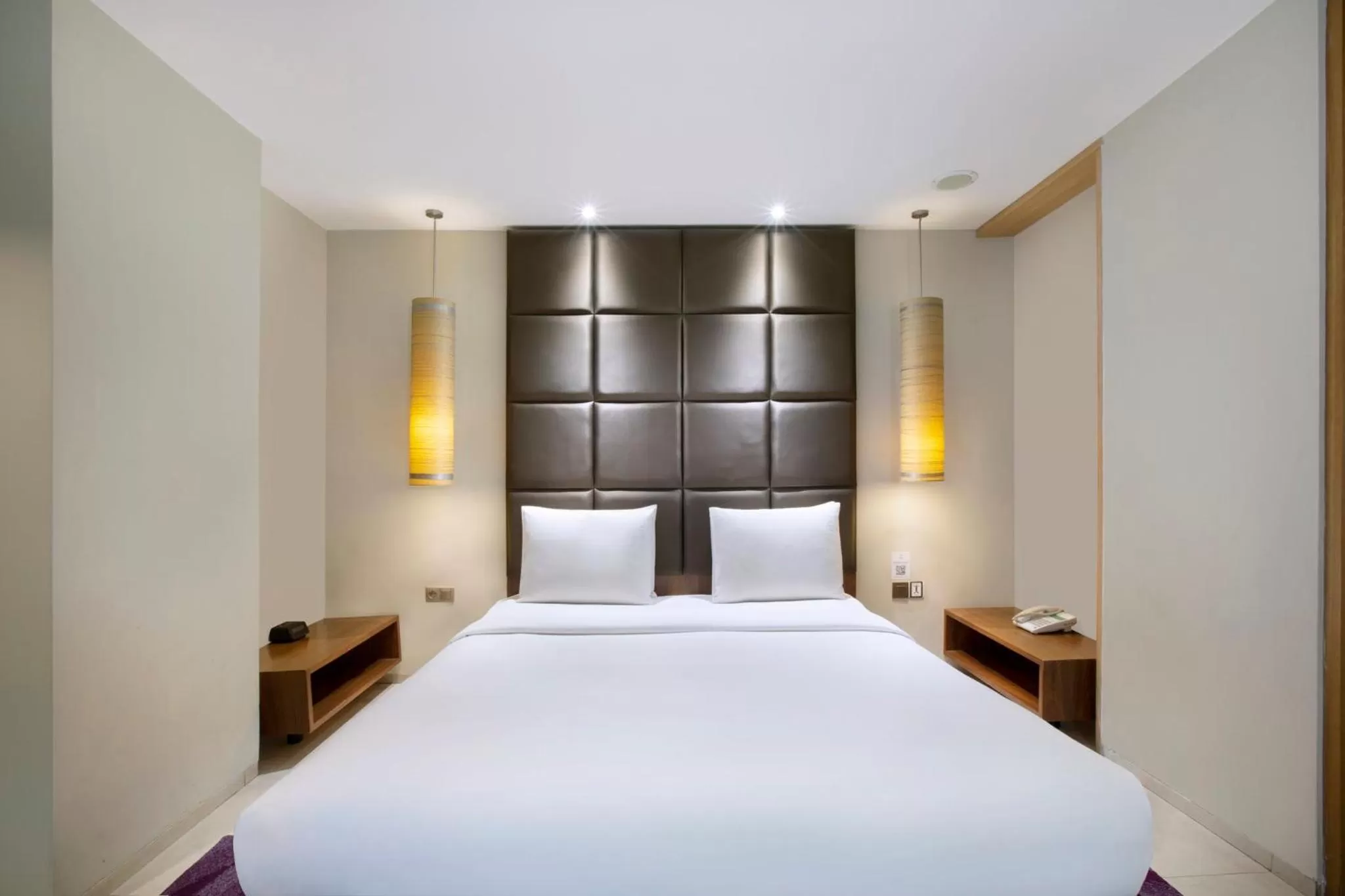 Photo of the whole room, Bed in Holiday Inn Bandung Pasteur by IHG