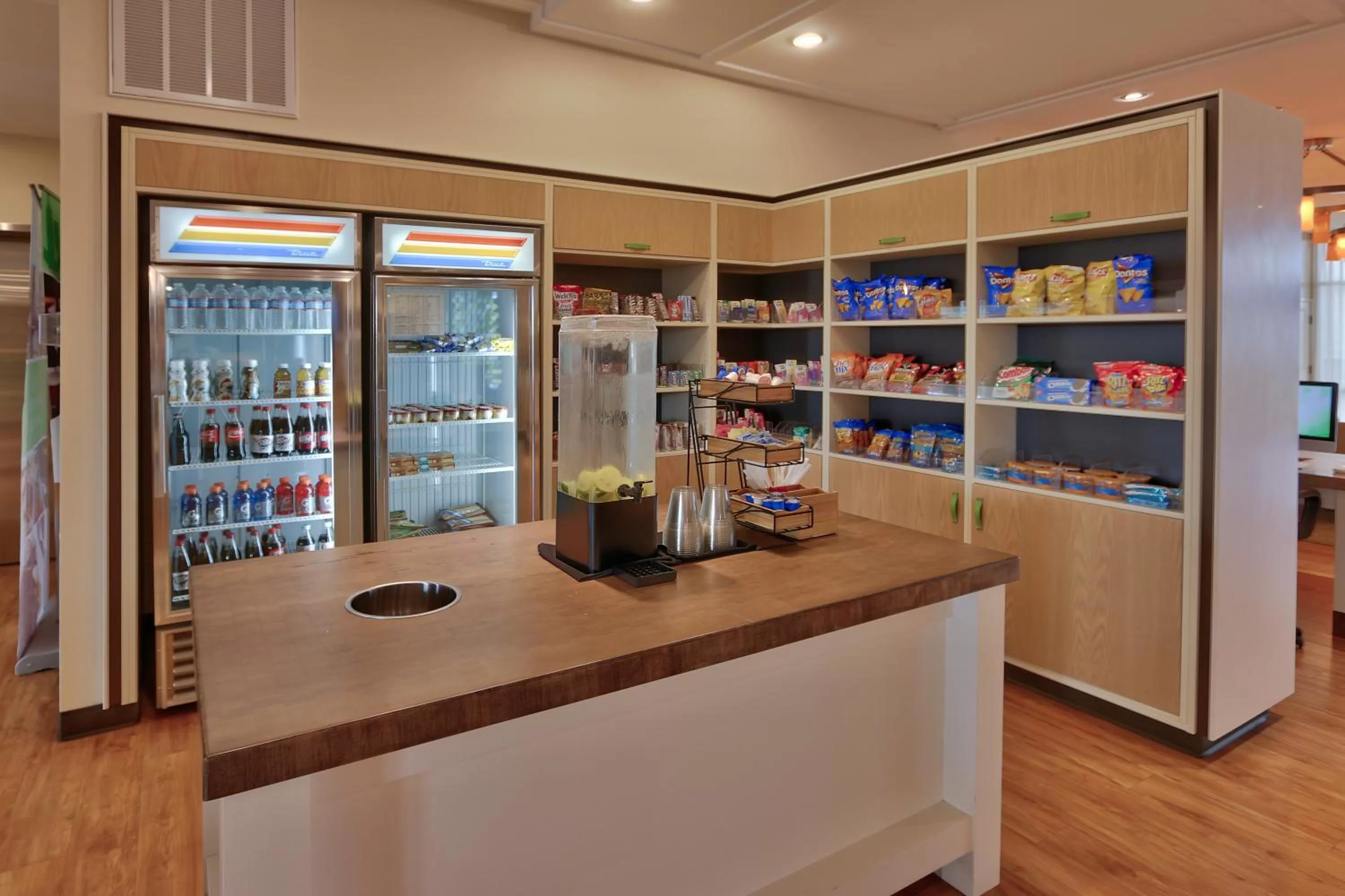 Lobby or reception in Holiday Inn Roswell by IHG