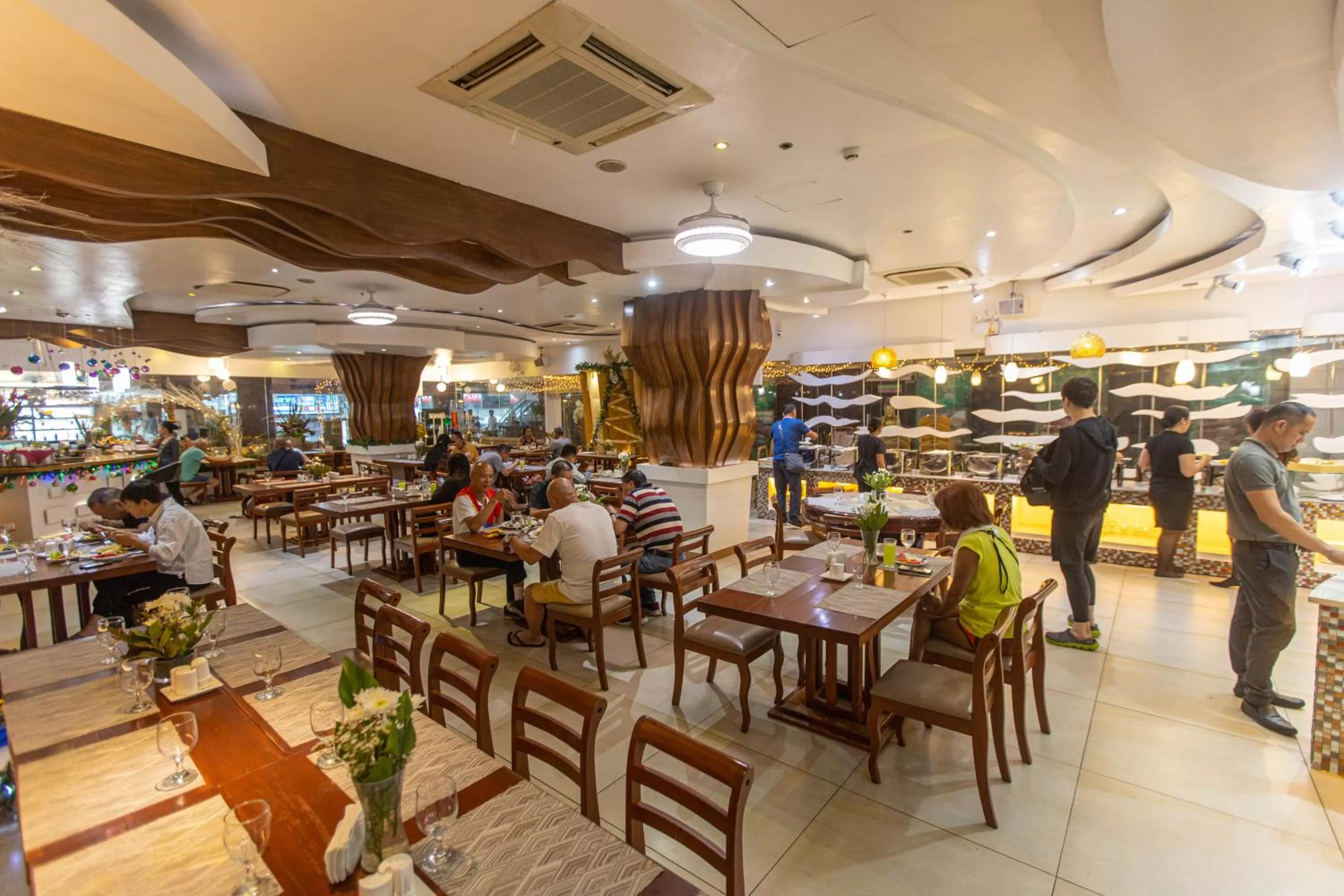 Restaurant/places to eat in Hotel Essencia