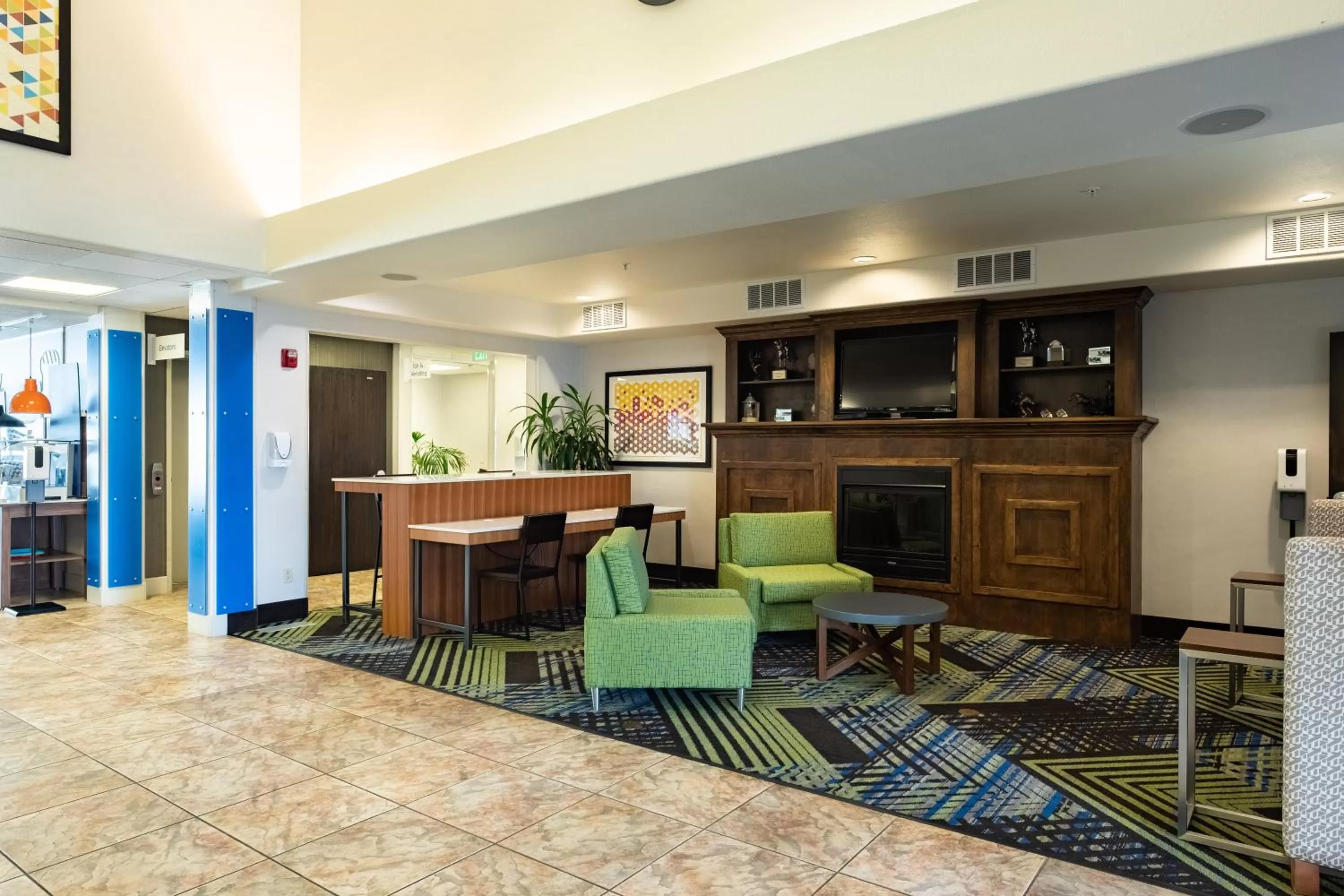 Property building in Holiday Inn Express Hotel & Suites Evanston by IHG